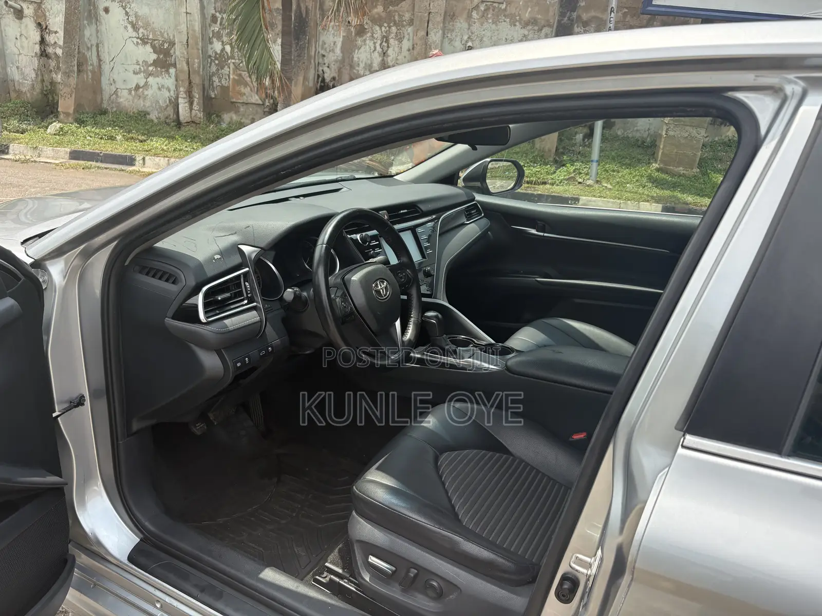 Toyota Camry SE FWD (2.5L 4cyl 8AM) 2018 Silver