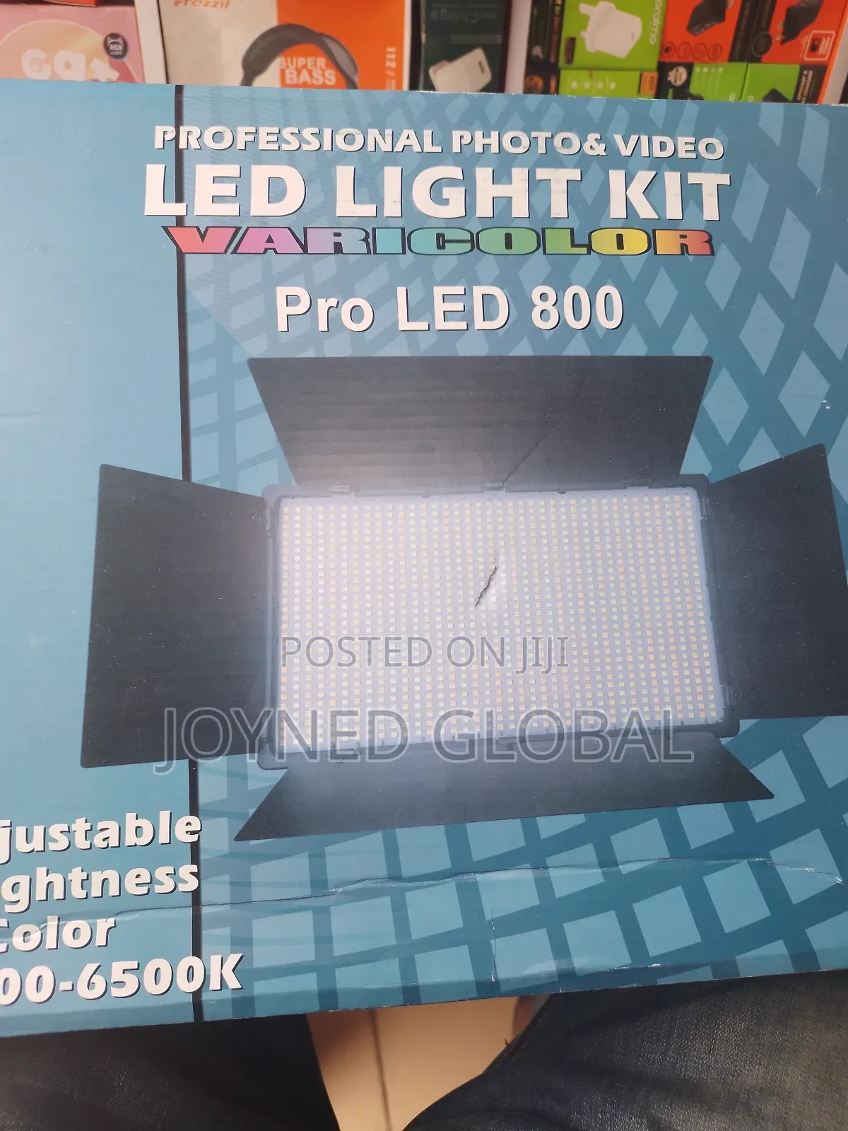 Led Light 800 for Your Professional and Video Kit.