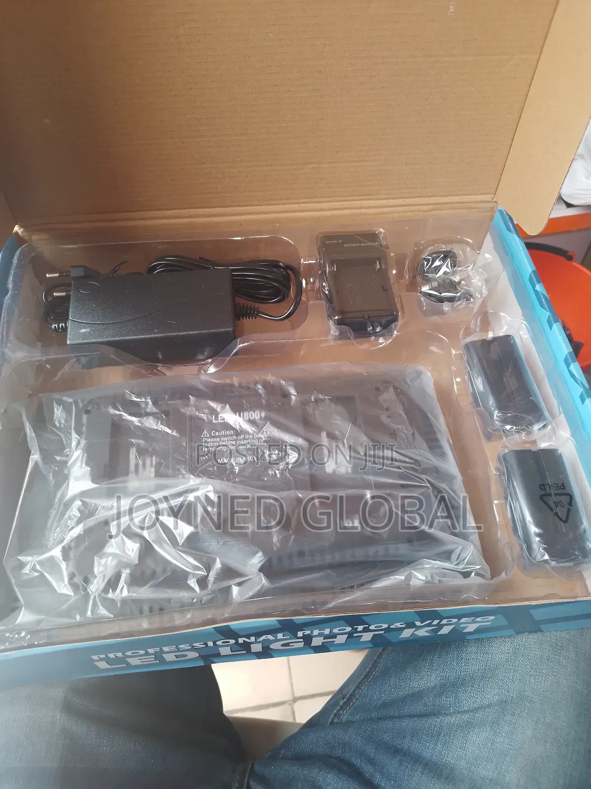 Led Light 800 for Your Professional and Video Kit.
