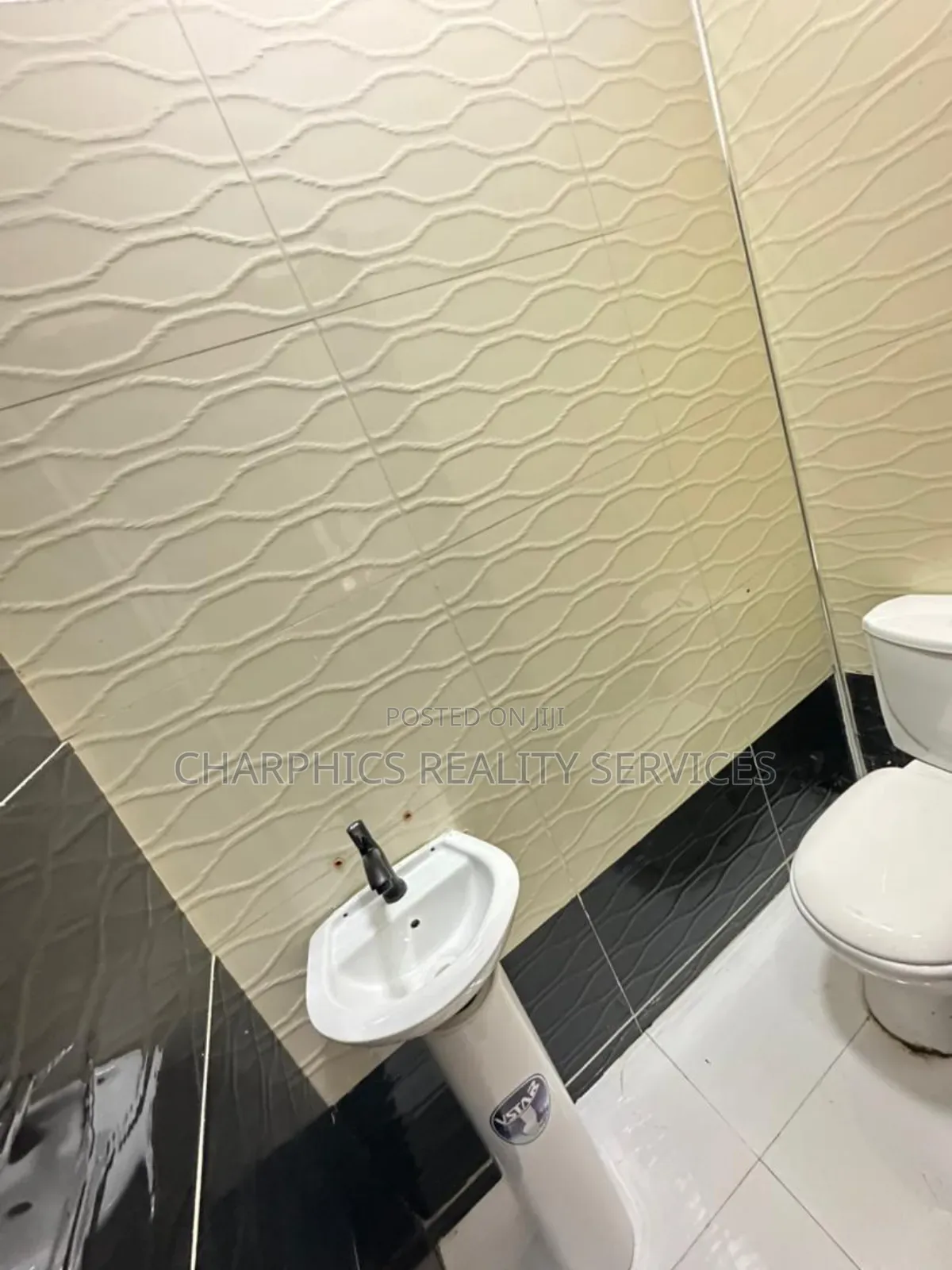 2bdrm Apartment in Lekki Phase 1 for rent