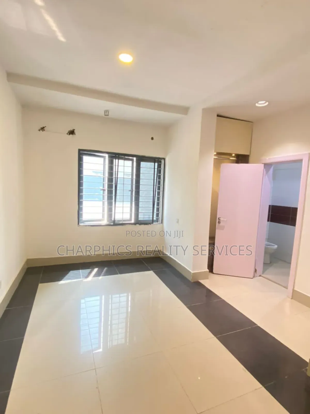 2bdrm Apartment in Lekki Phase 1 for rent