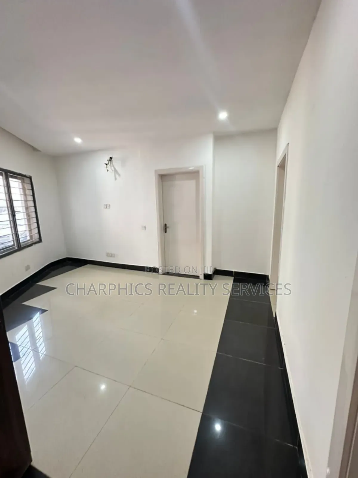 2bdrm Apartment in Lekki Phase 1 for rent