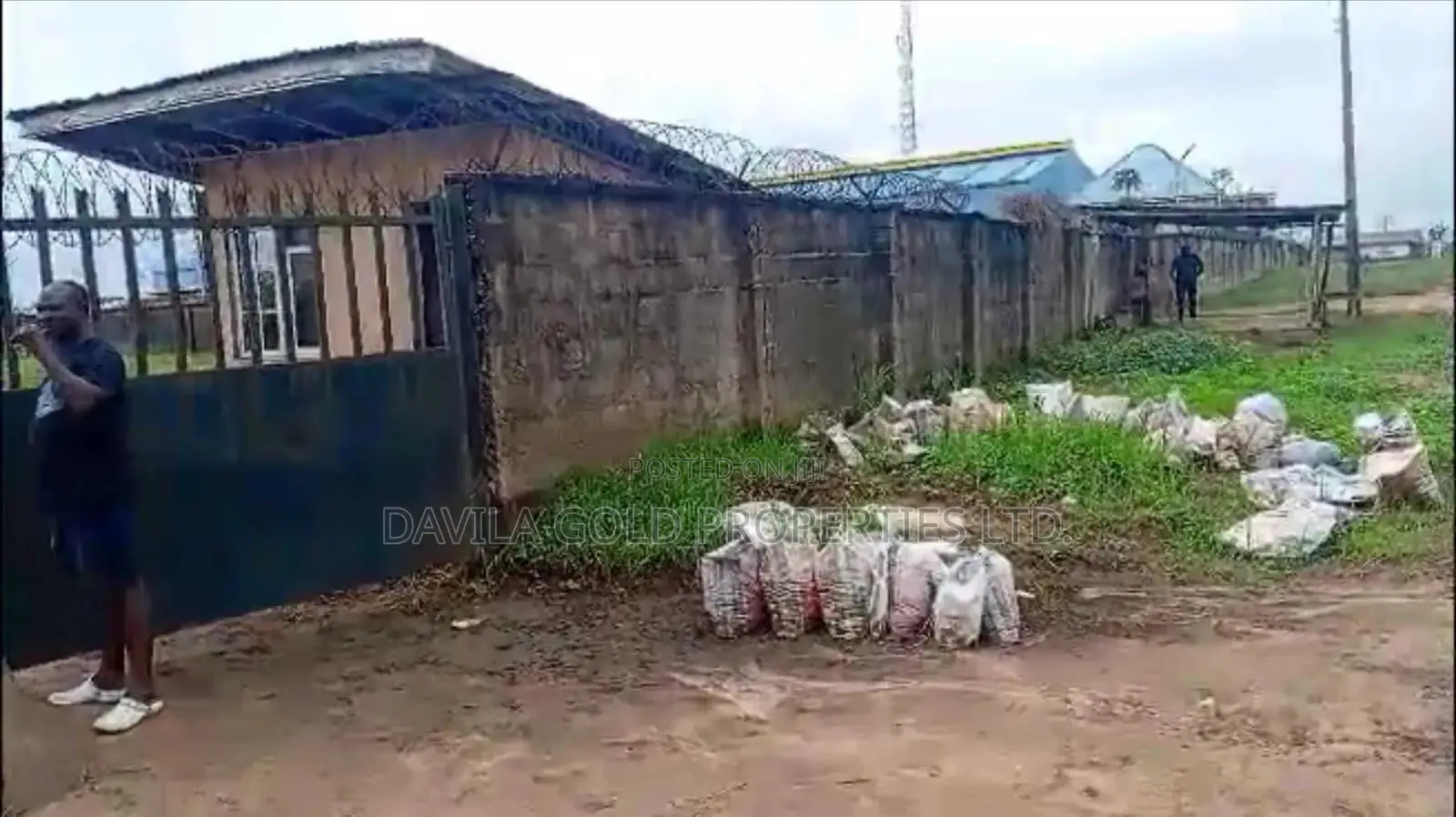 10 Plots Of Land Along Sapele Road For Sale .