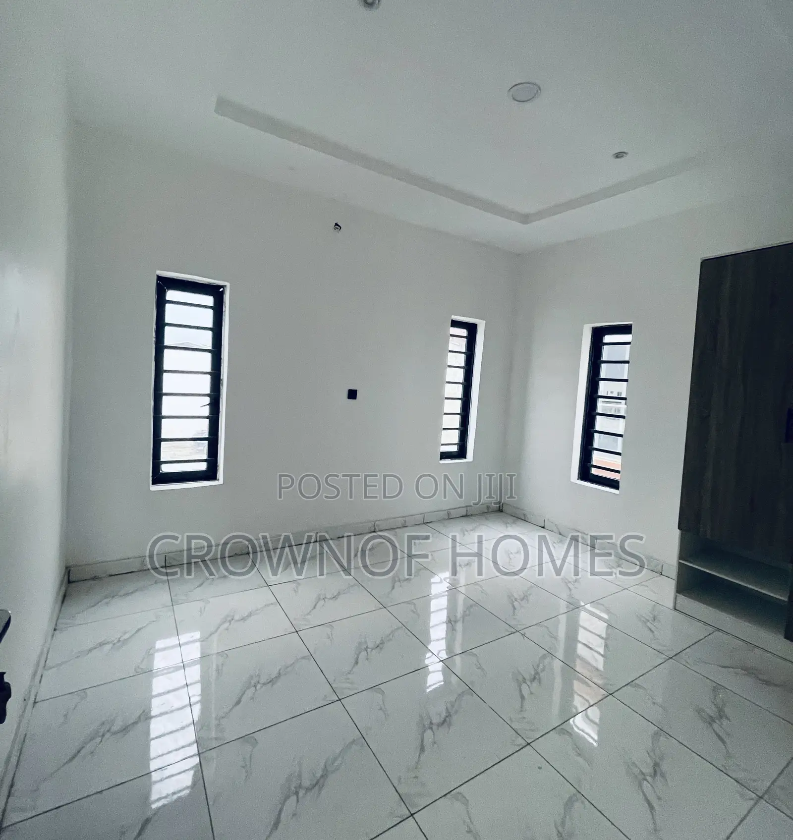 5bdrm Duplex in Sangotedo for sale