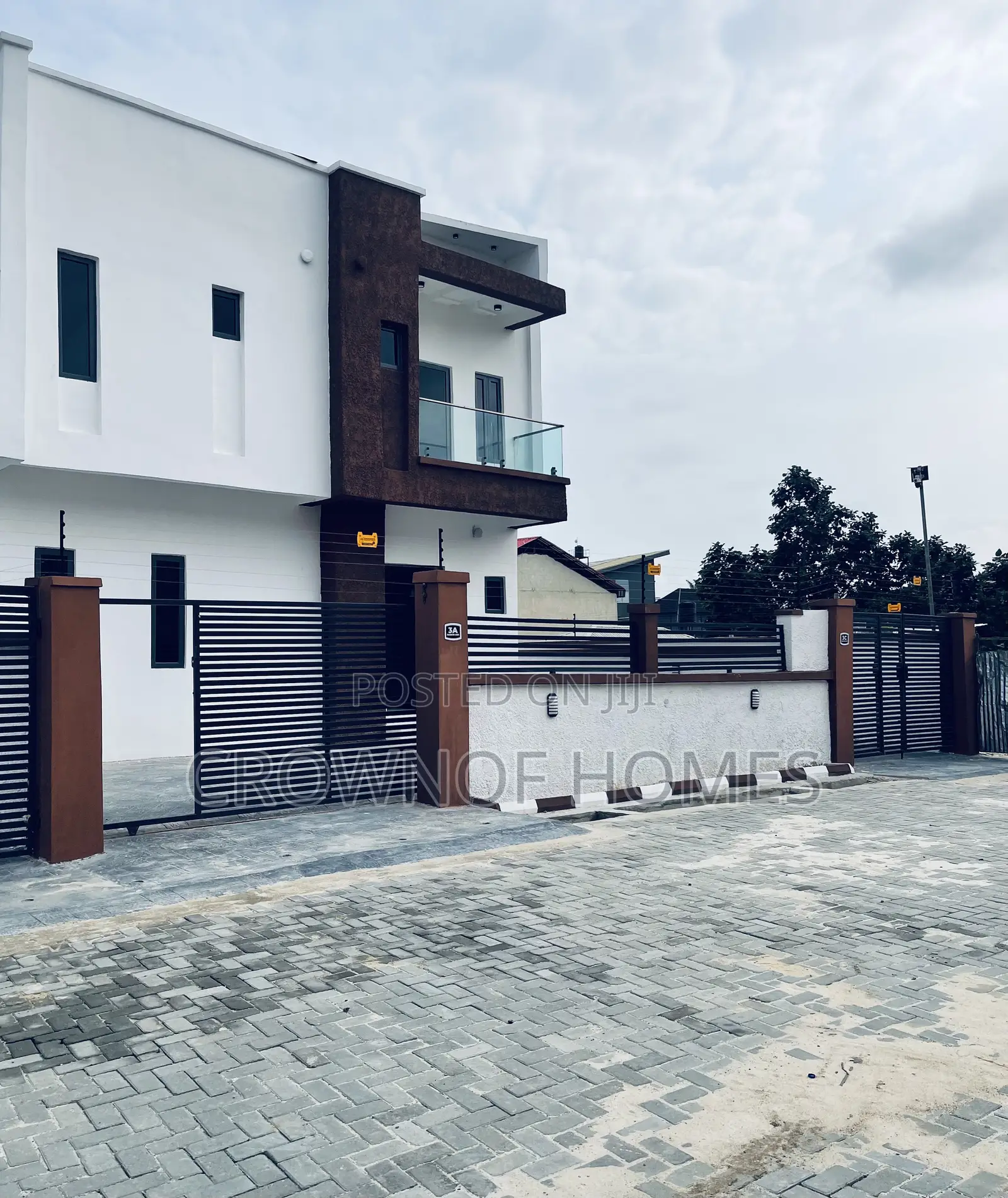 5bdrm Duplex in Sangotedo for sale