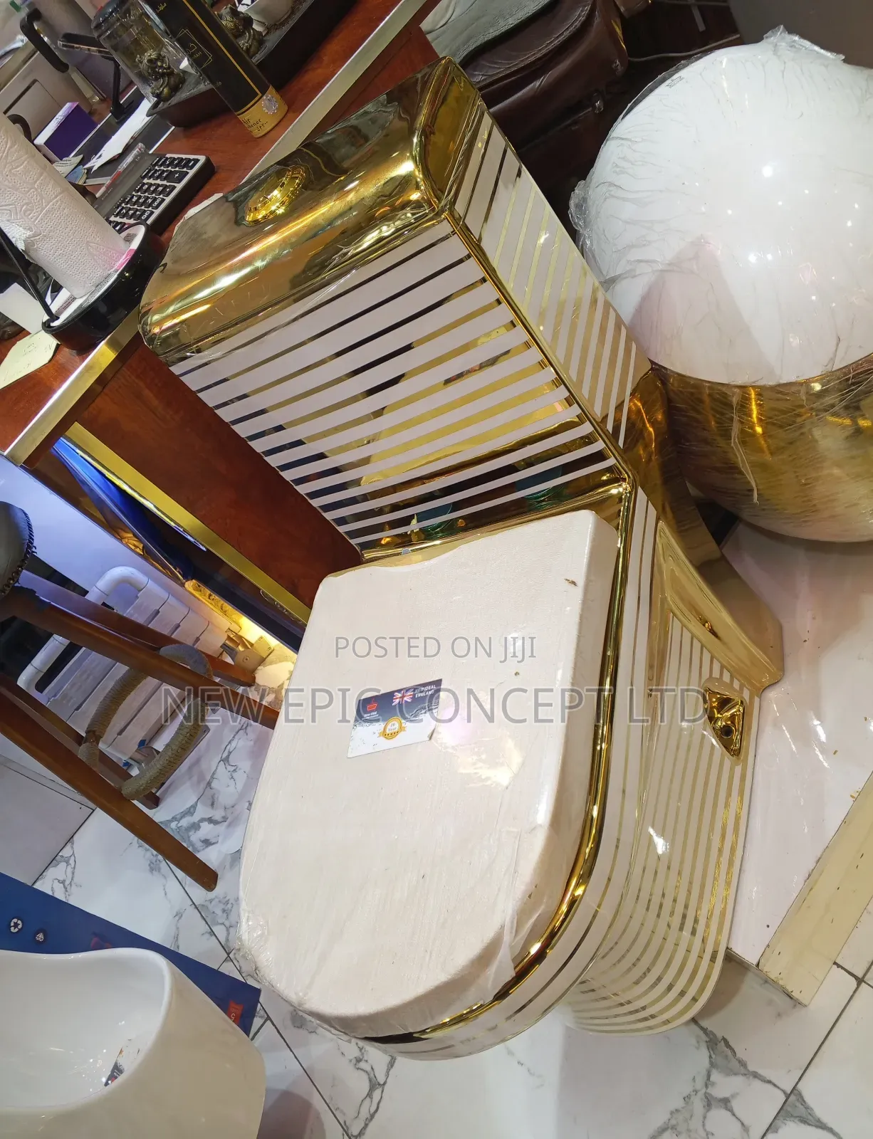 Ideal Gold Toilet With Wash Hand Basin