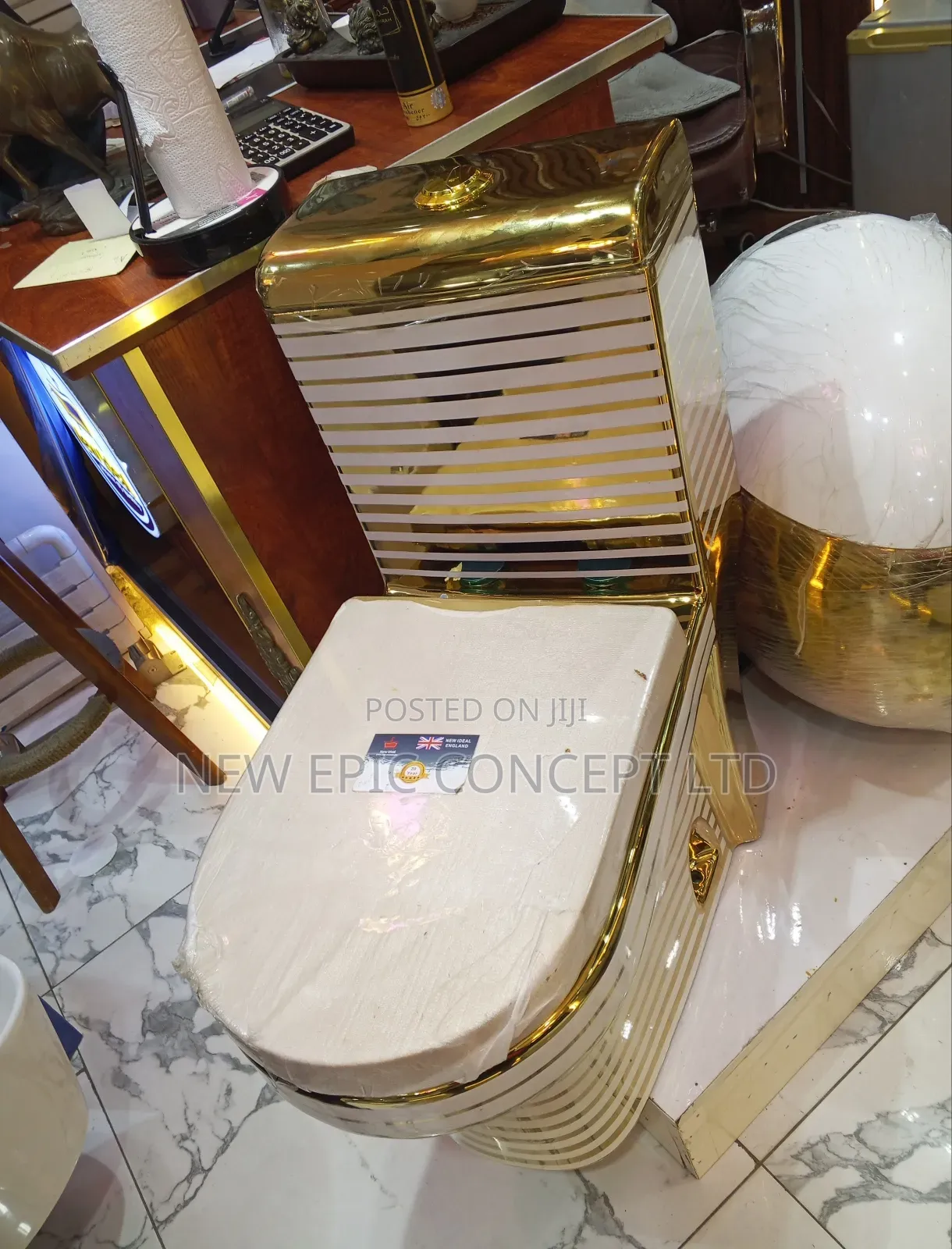Ideal Gold Toilet With Wash Hand Basin