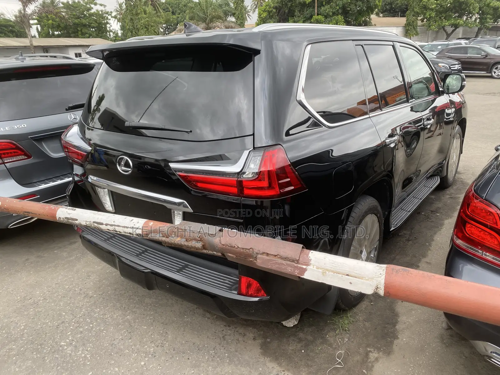 Lexus LX 570 (5 seats) AWD 2016 Black
