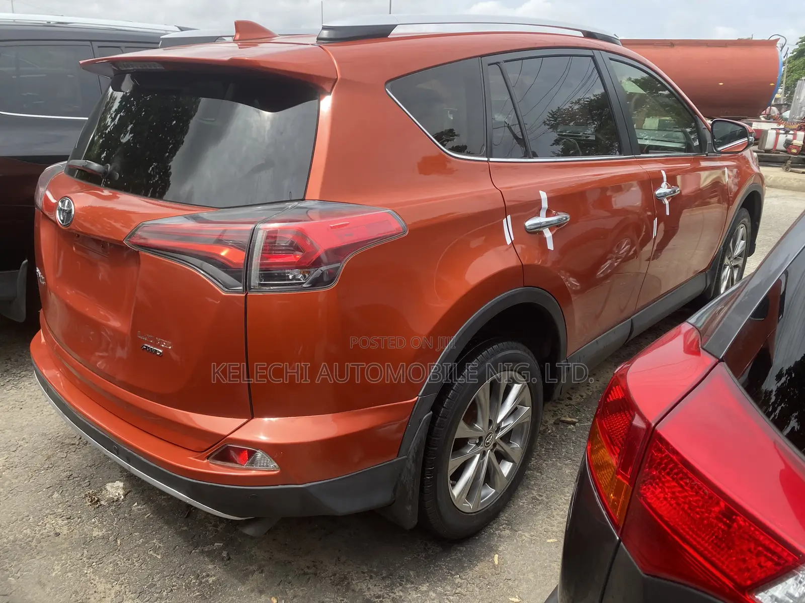 Toyota RAV4 Limited AWD (2.5L 4cyl 6A) 2017 Orange