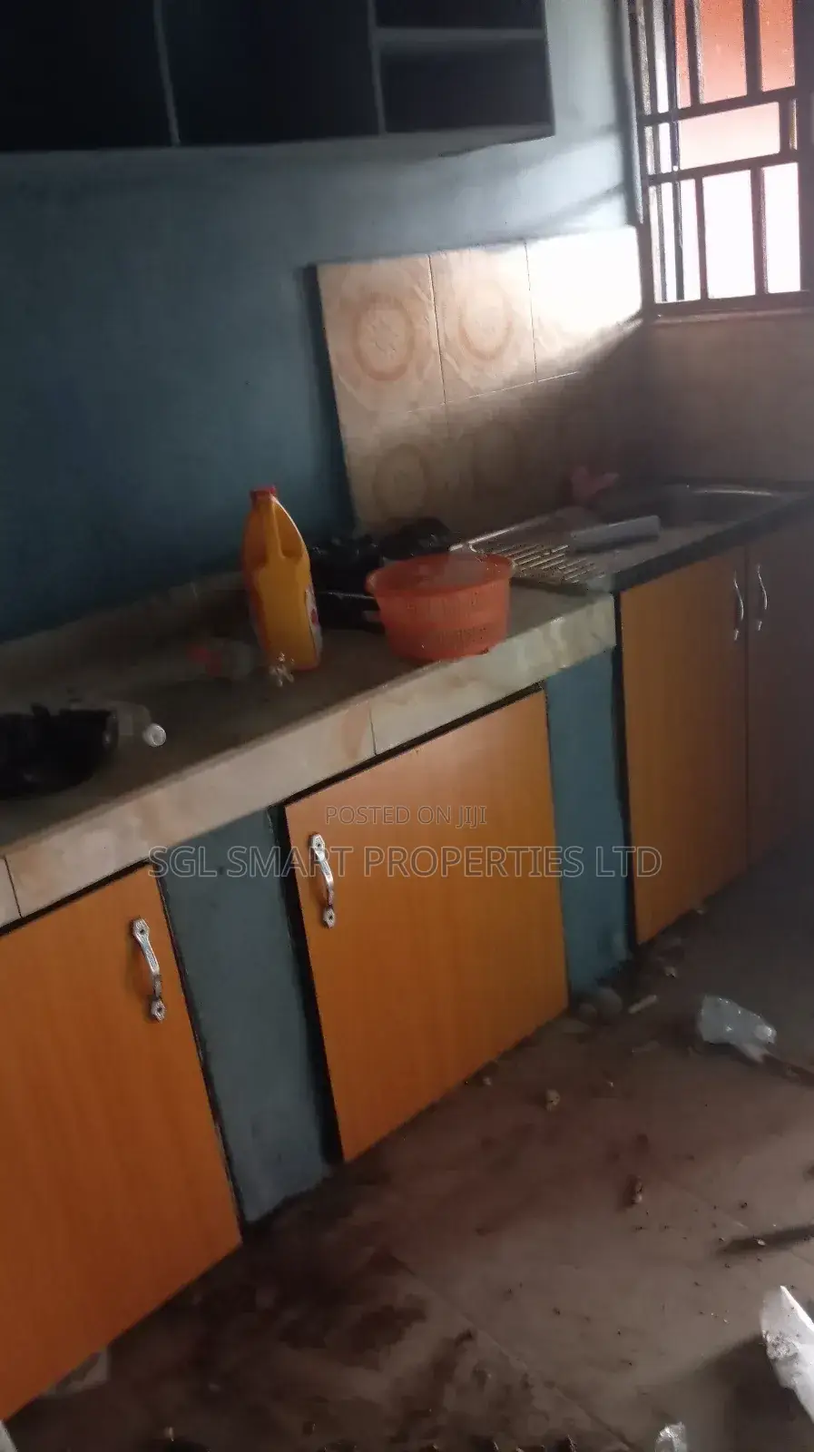 3bdrm Apartment in Commissioner Quoters, Awka for rent