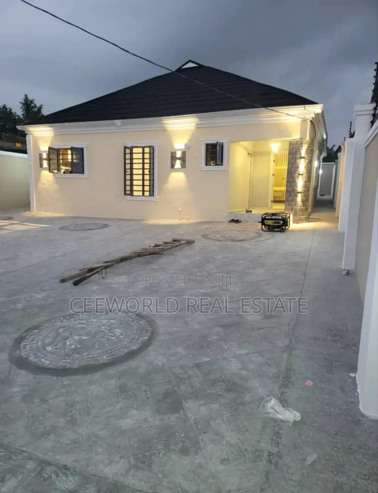 4bdrm Bungalow in Health Center. Elebu, Akala Express for sale