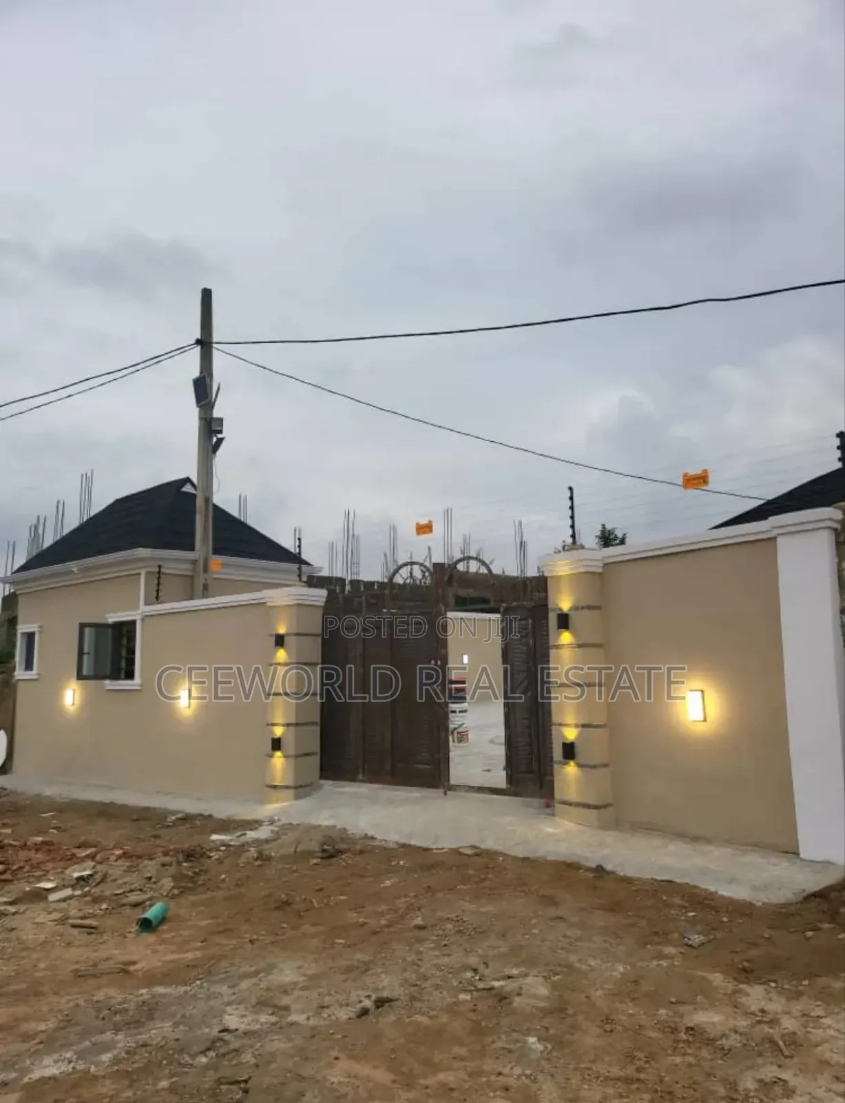 4bdrm Bungalow in Health Center. Elebu, Akala Express for sale