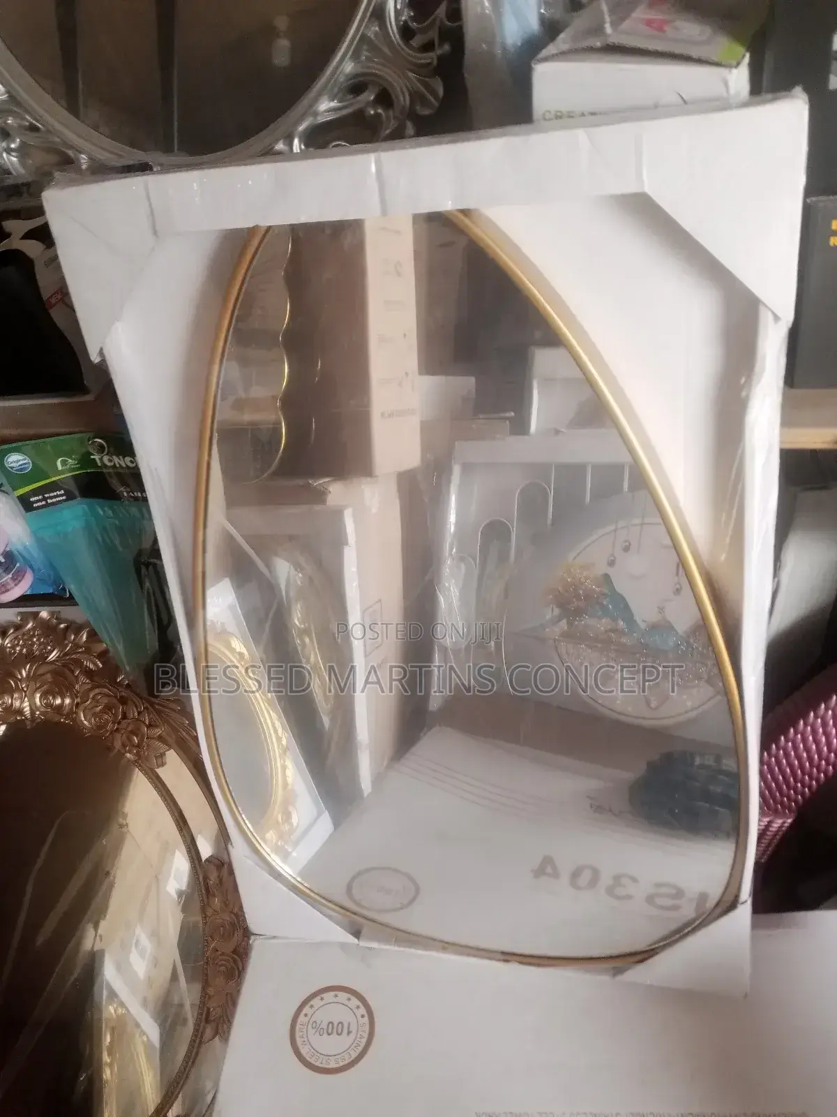 Egg Shaped Executive Wall Mirror.Size:40cm*60cm