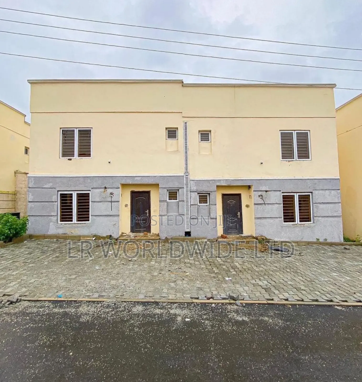4bdrm Duplex in Brains And Hammers, Life Camp for sale