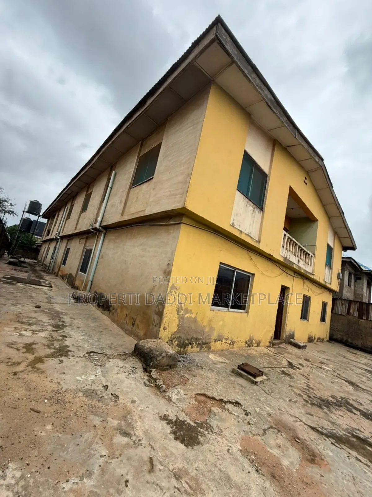 8bdrm Block of Flats in Ayobo for sale