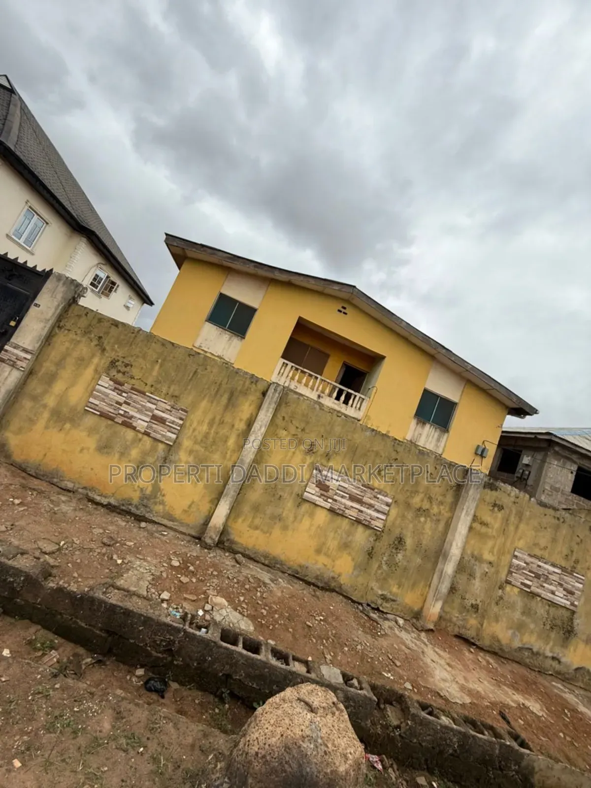 8bdrm Block of Flats in Ayobo for sale