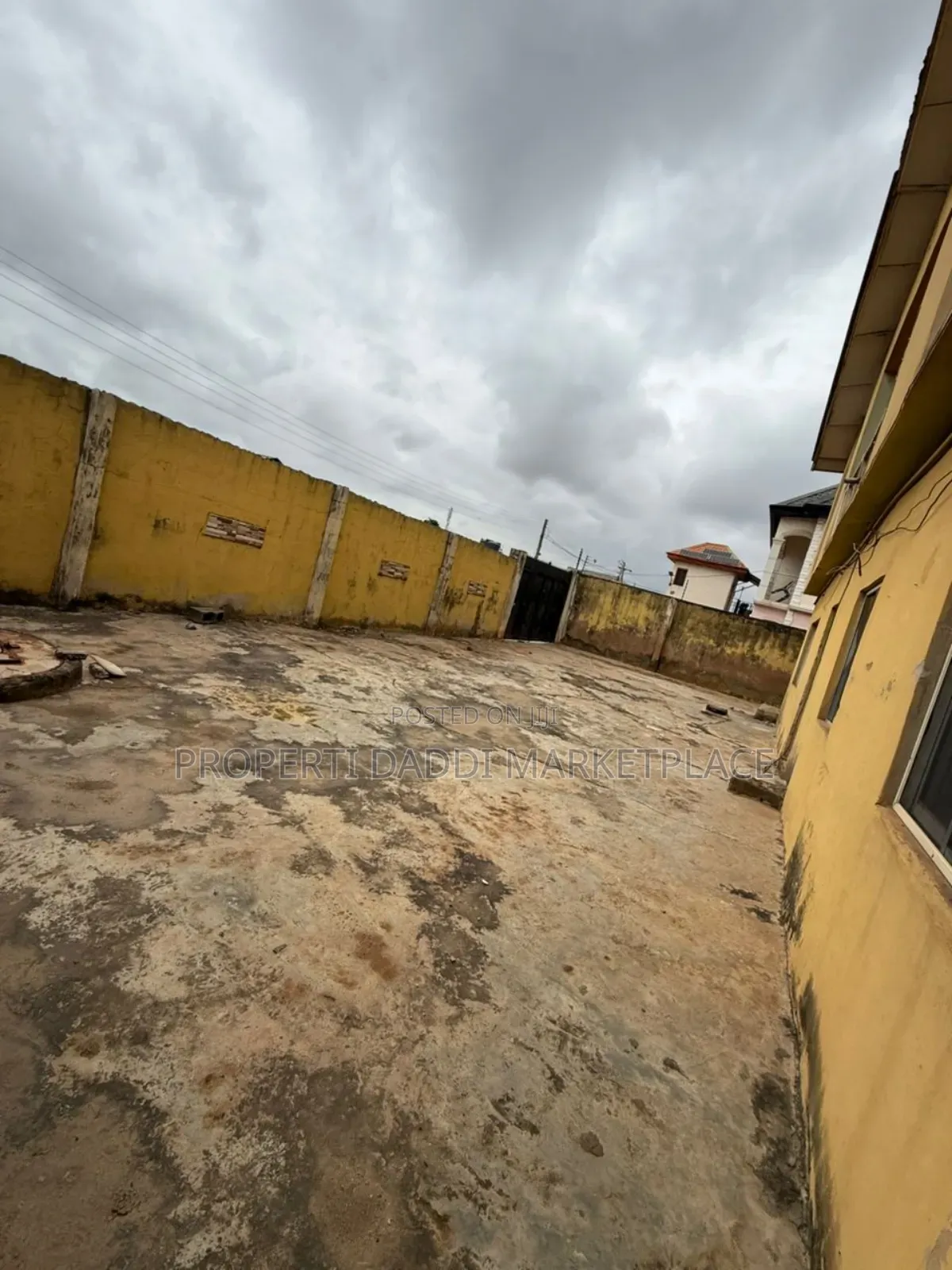 8bdrm Block of Flats in Ayobo for sale