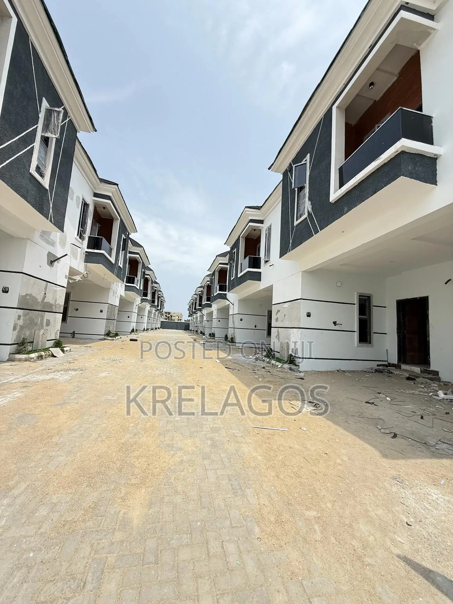 3bdrm Duplex in Off Lekki-Epe Expressway for sale