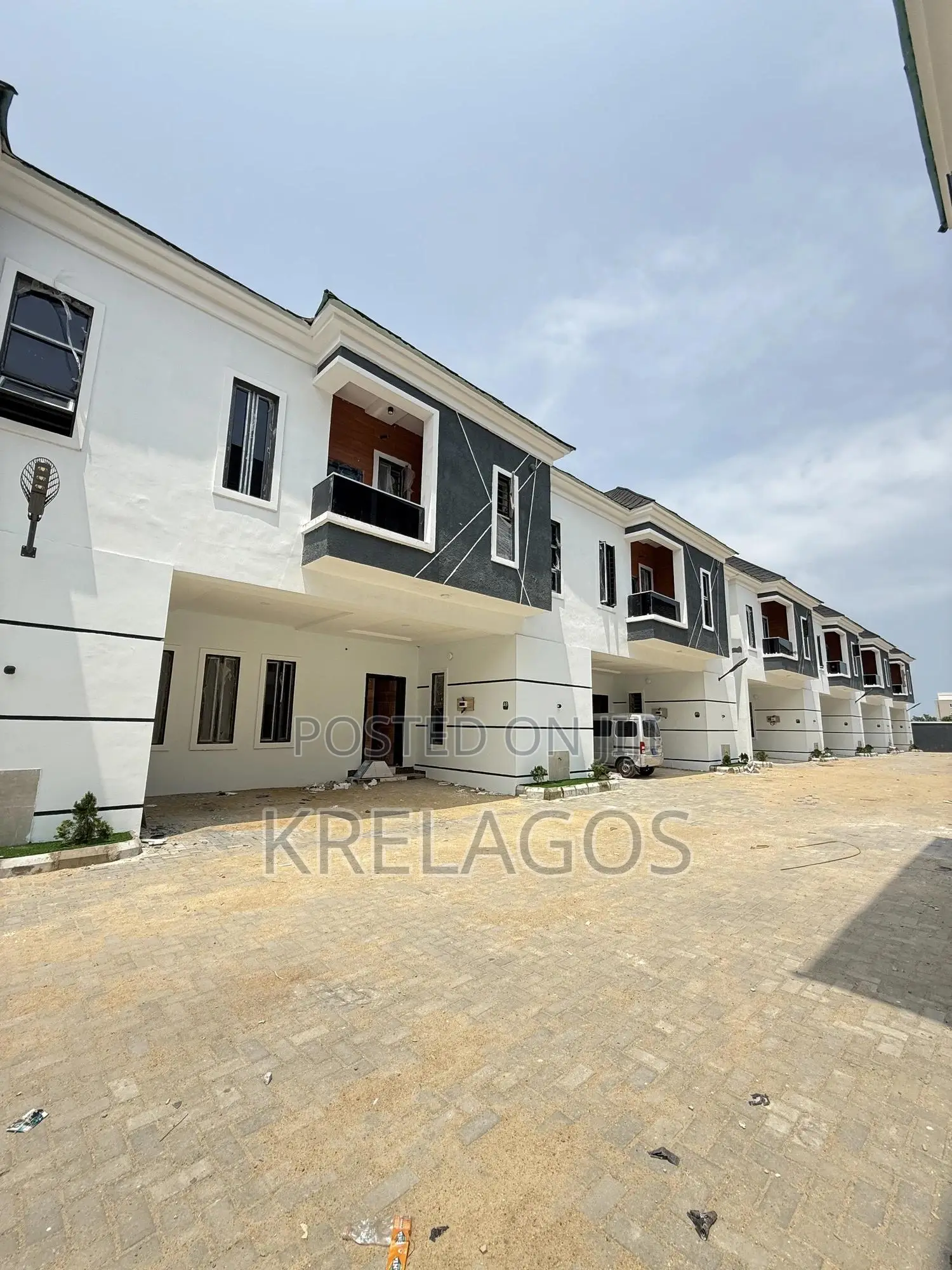 4bdrm Duplex in Off Lekki-Epe Expressway for sale