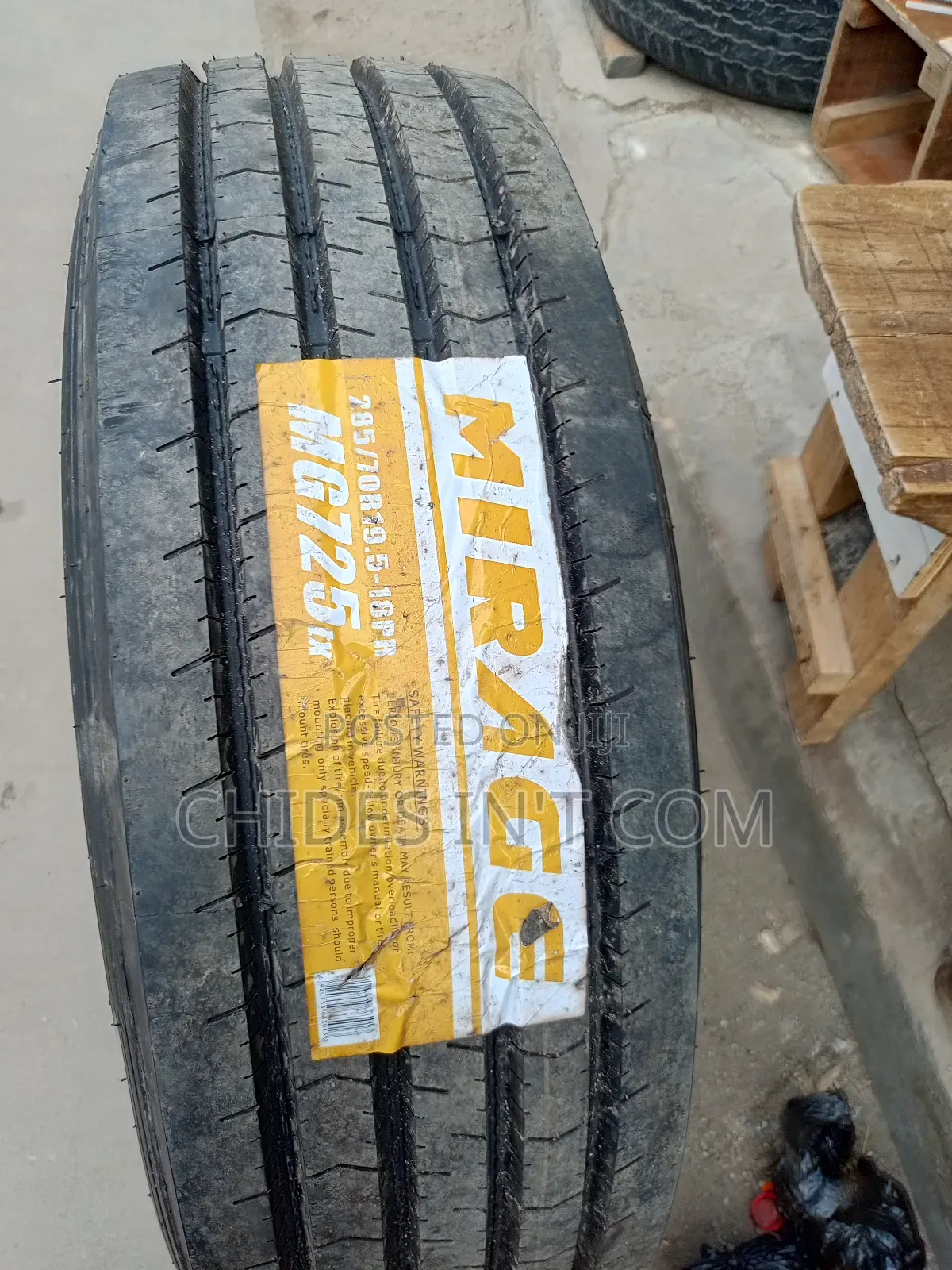 285/70/19.5 Mirage Tire Original