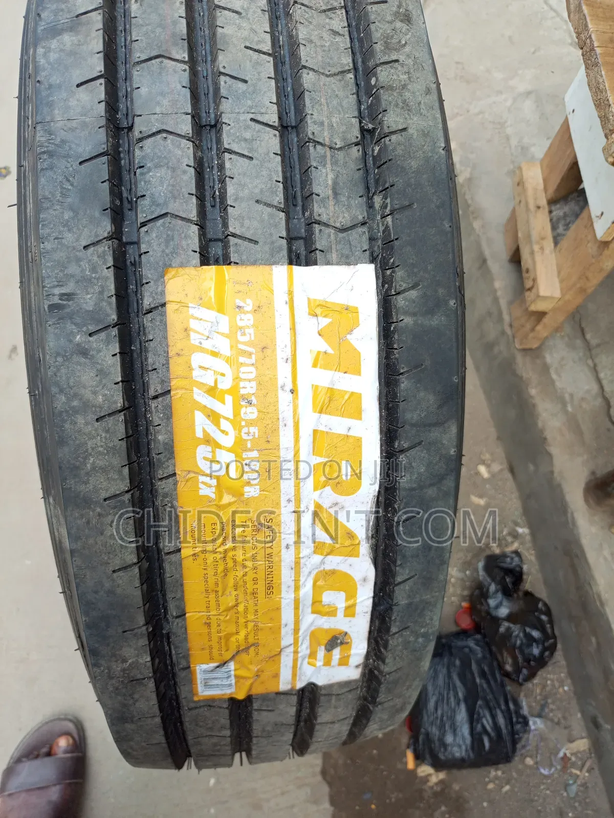 285/70/19.5 Mirage Tire Original
