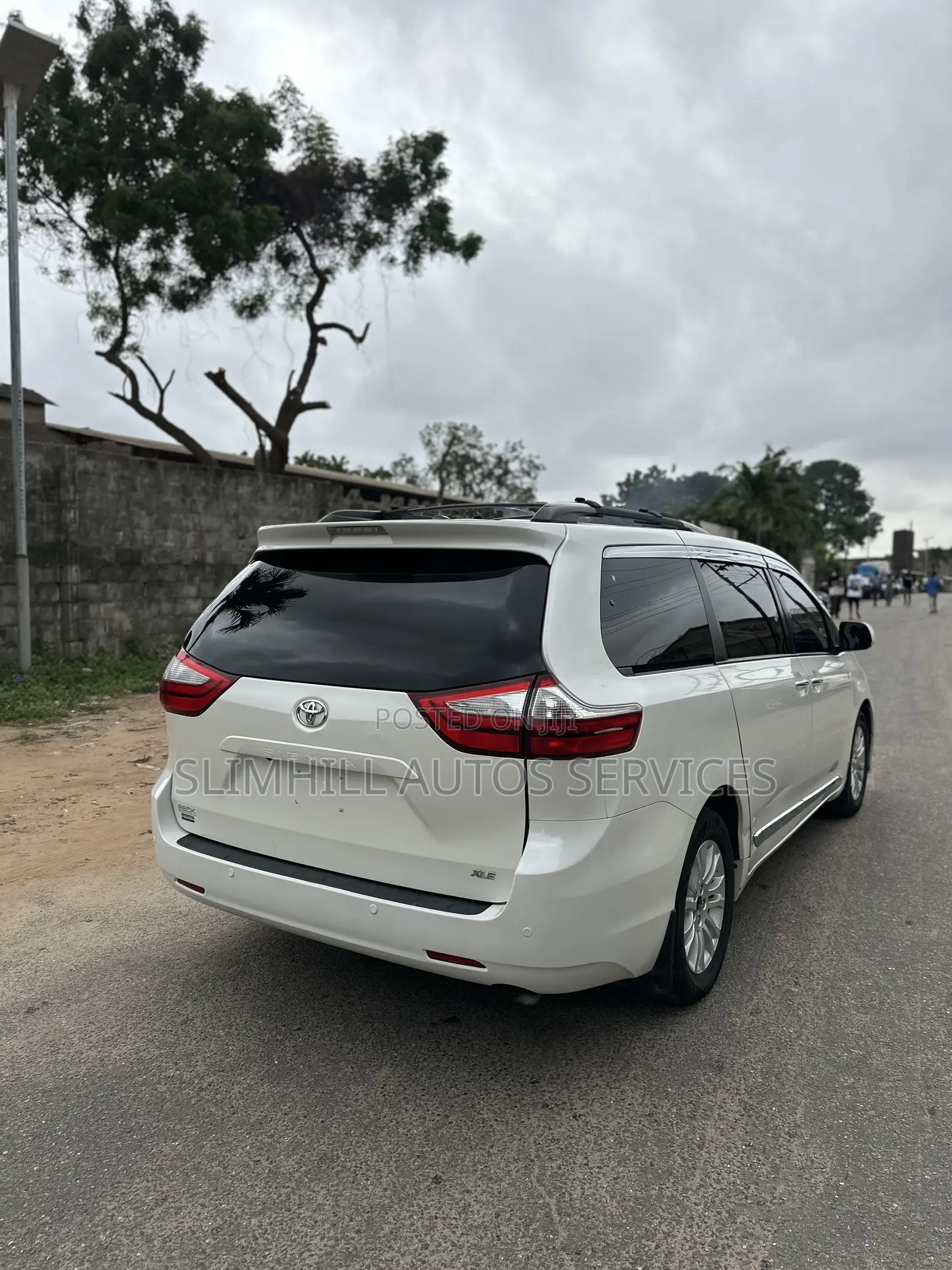 Toyota Sienna XLE Premium 8 Passenger (3.5L 6cyl 8A) 2017 White