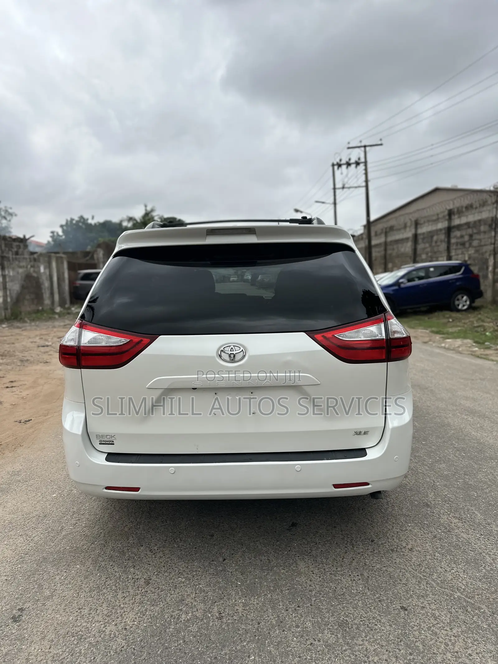 Toyota Sienna XLE Premium 8 Passenger (3.5L 6cyl 8A) 2017 White
