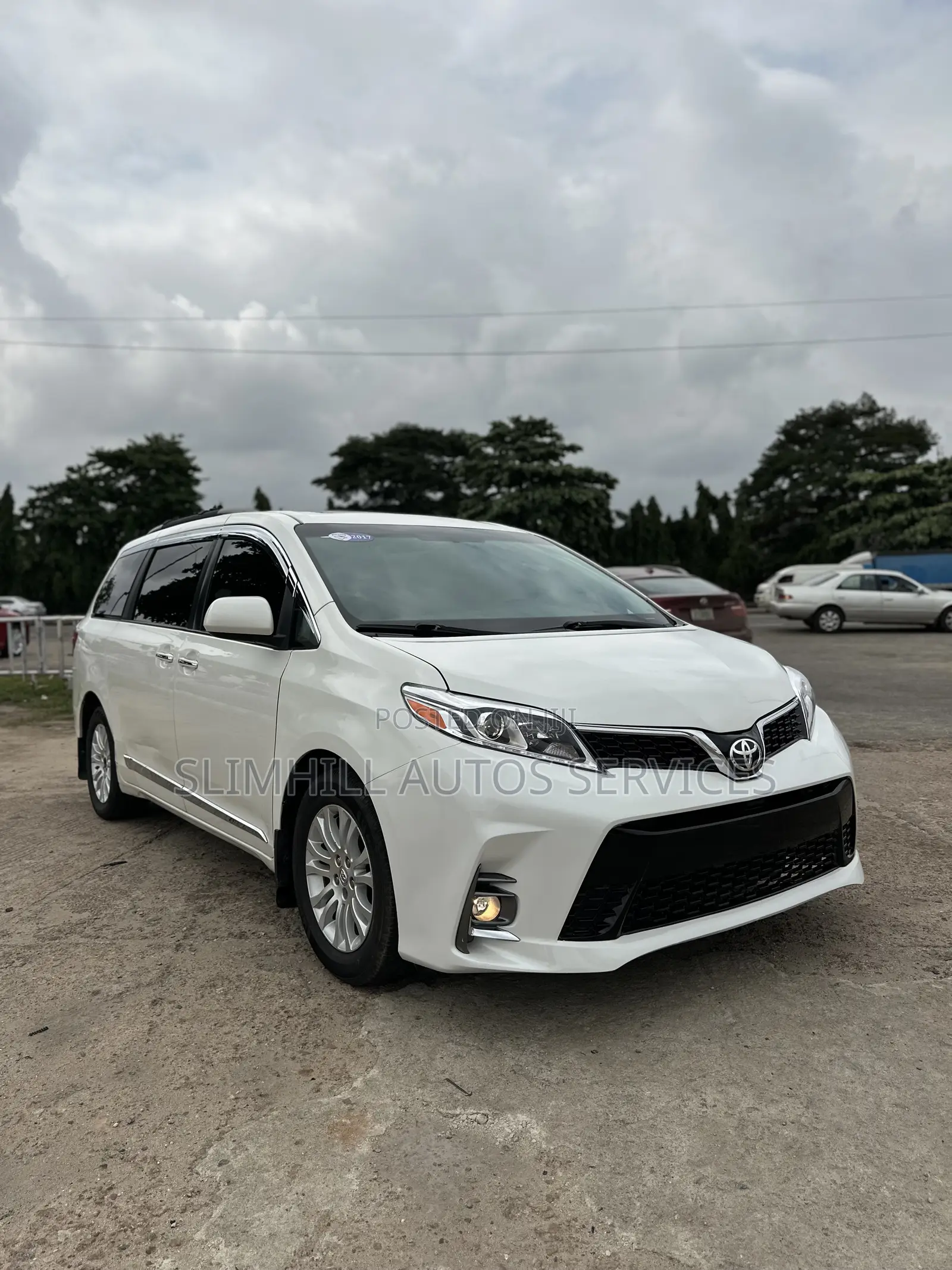 Toyota Sienna XLE Premium 8 Passenger (3.5L 6cyl 8A) 2017 White