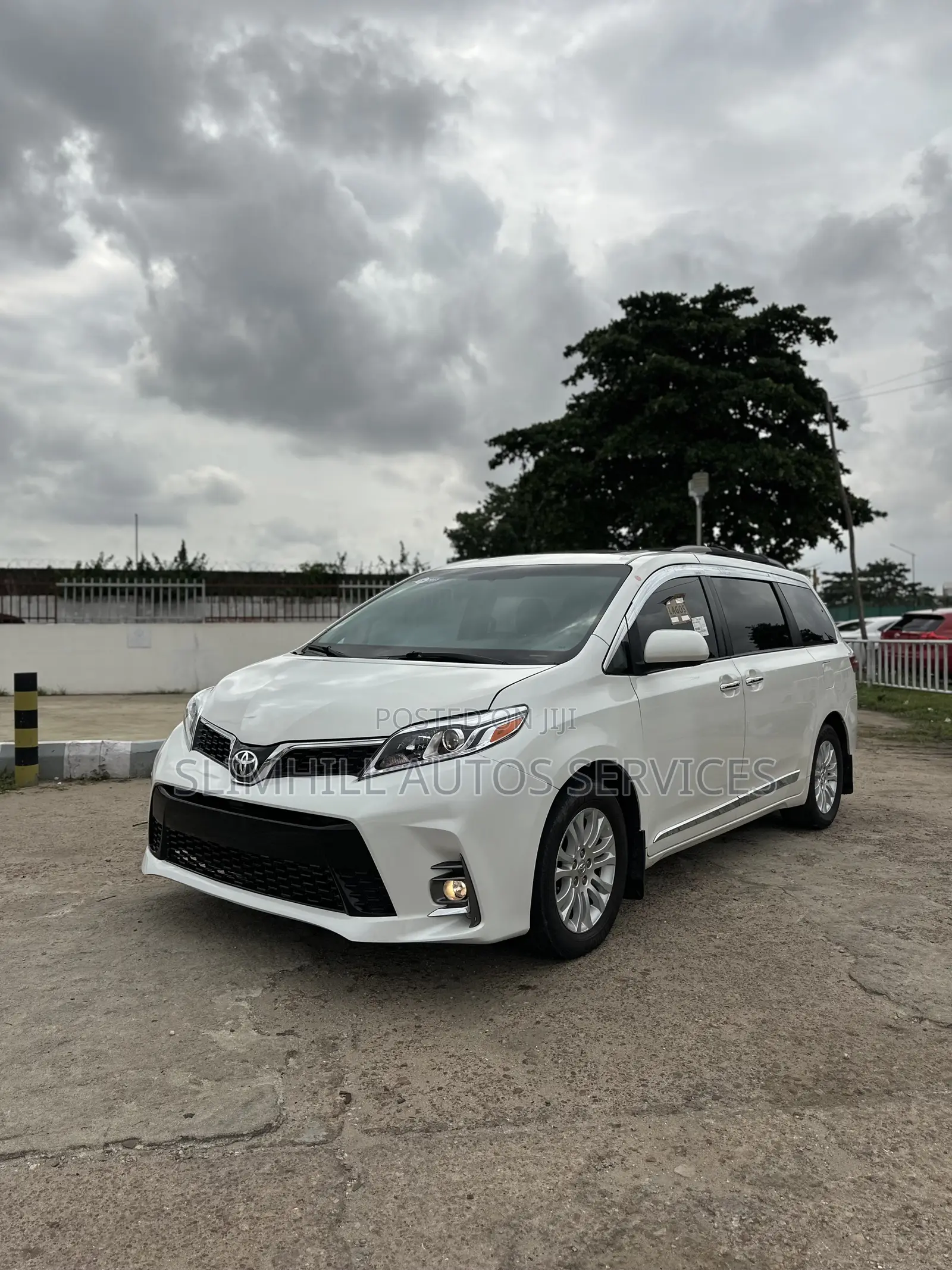 Toyota Sienna XLE Premium 8 Passenger (3.5L 6cyl 8A) 2017 White