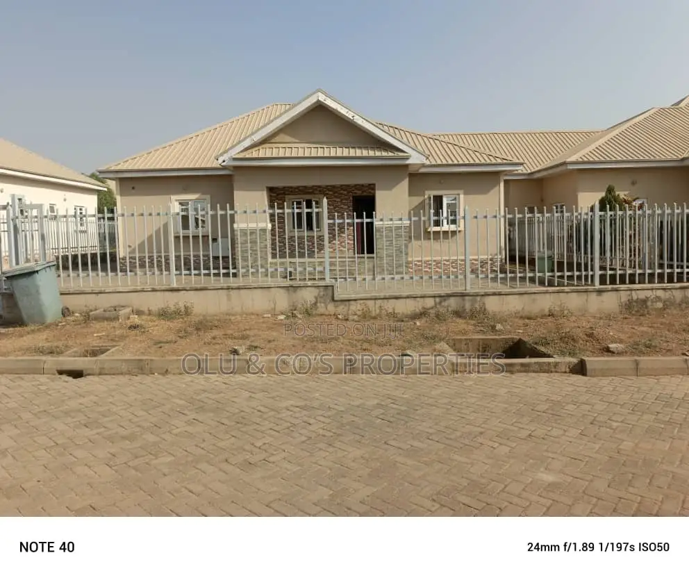3bdrm Bungalow in Von Garden City, Lugbe District for sale