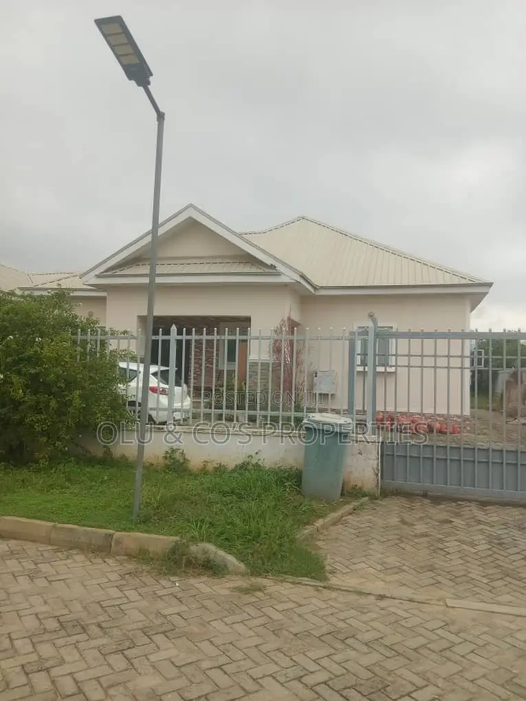 3bdrm Bungalow in Von Garden City, Lugbe District for sale