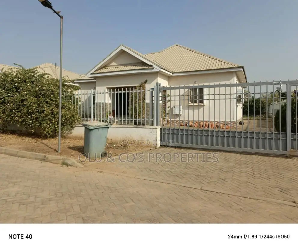 3bdrm Bungalow in Von Garden City, Lugbe District for sale