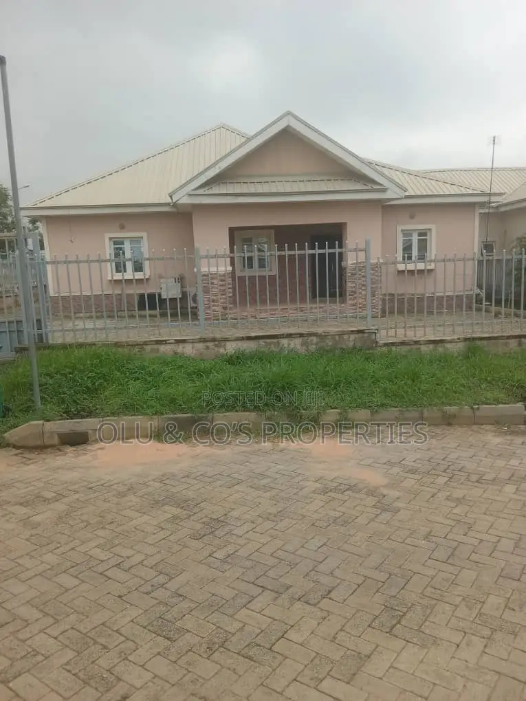 3bdrm Bungalow in Von Garden City, Lugbe District for sale
