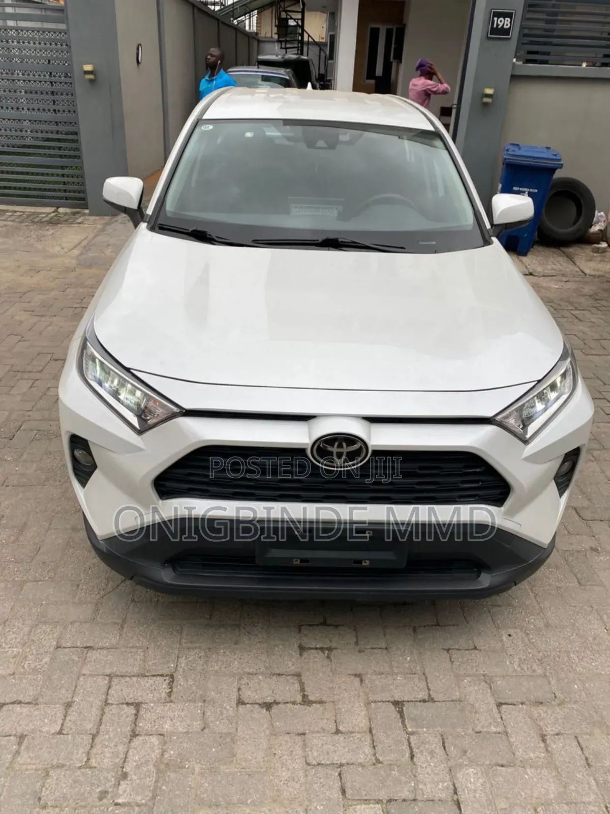 Toyota RAV4 LE 2021 White