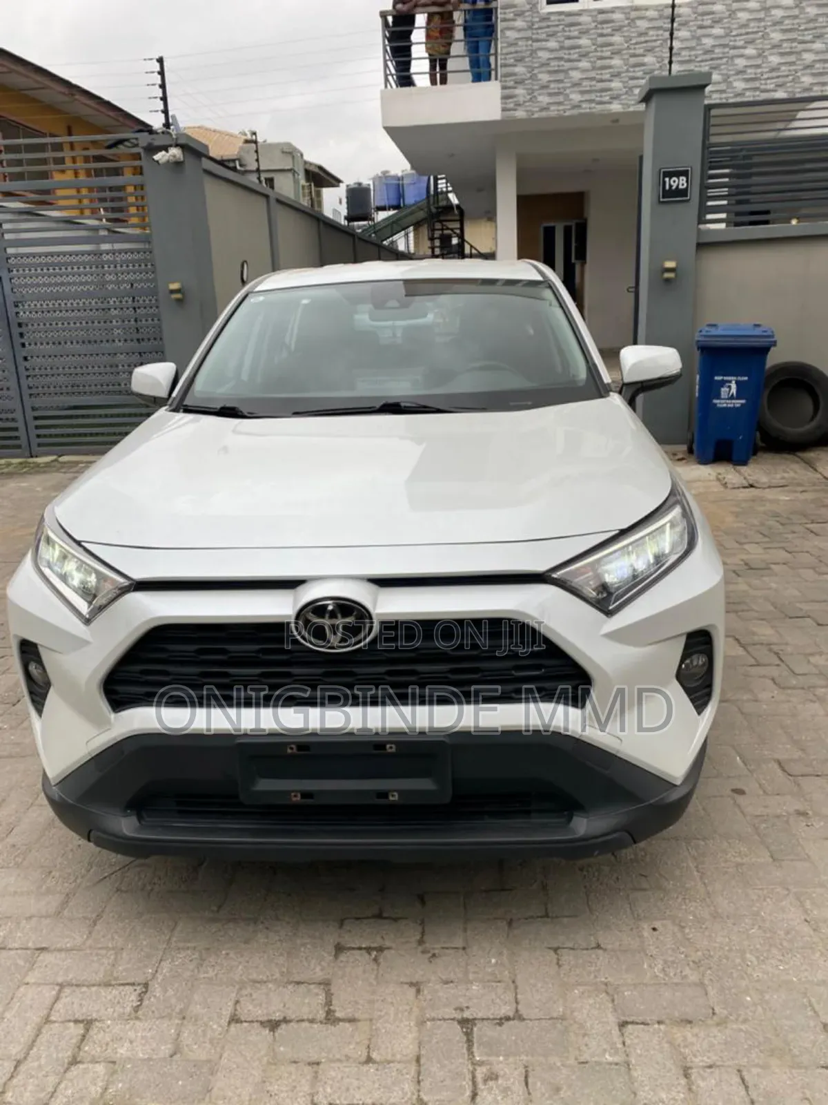 Toyota RAV4 LE 2021 White