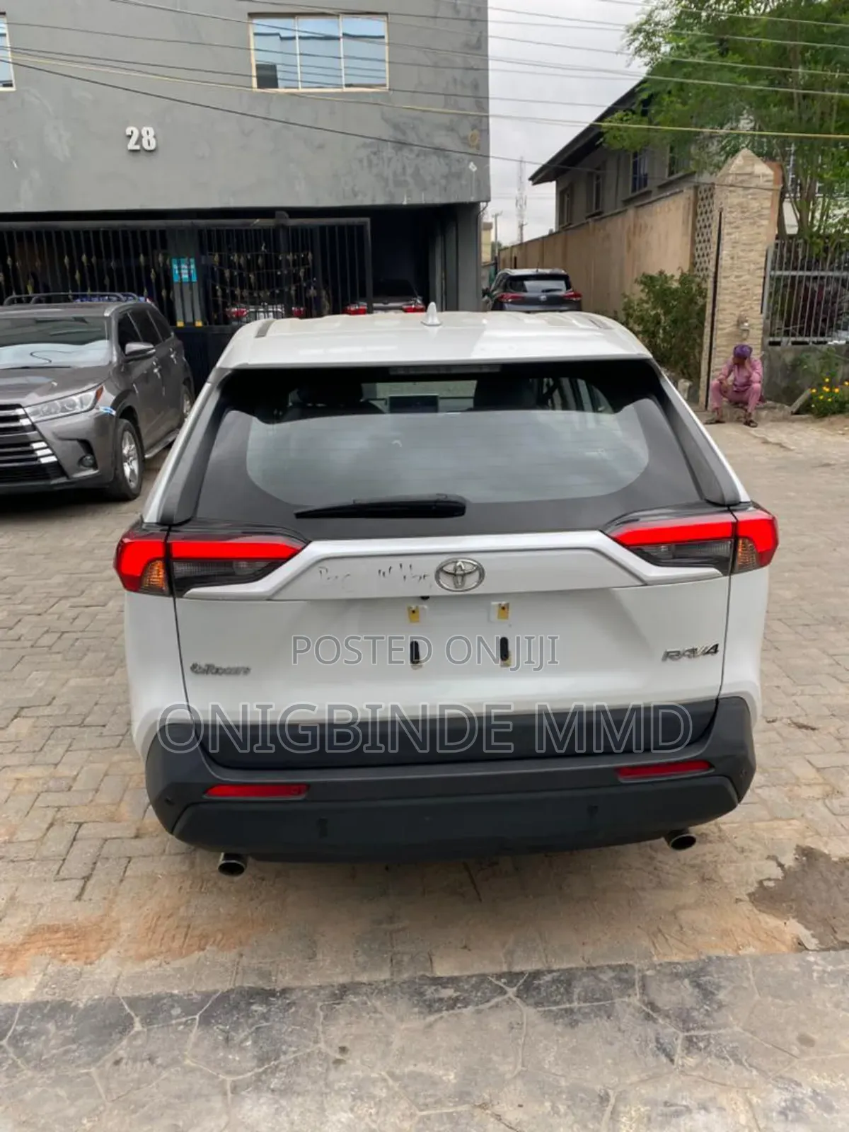 Toyota RAV4 LE 2021 White