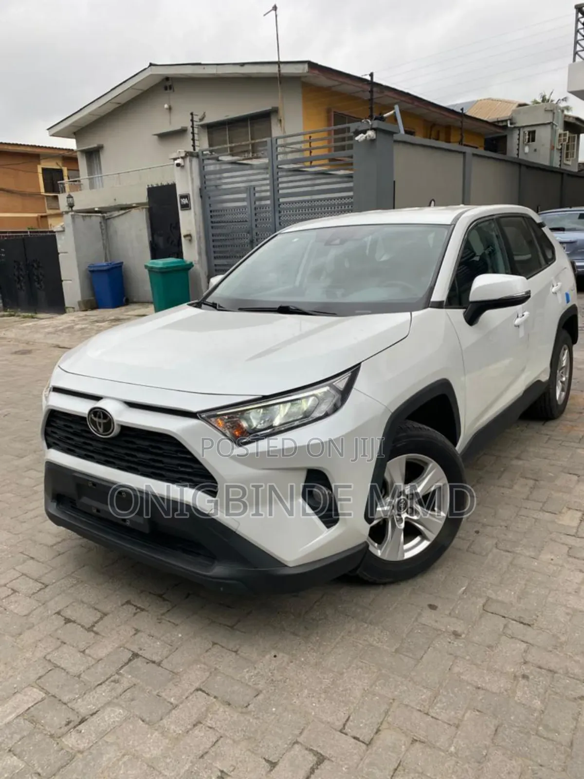 Toyota RAV4 LE 2021 White