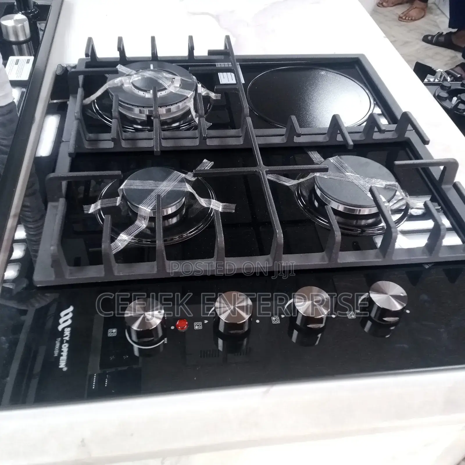 3 Gas Burner and 1 Electric Cooker