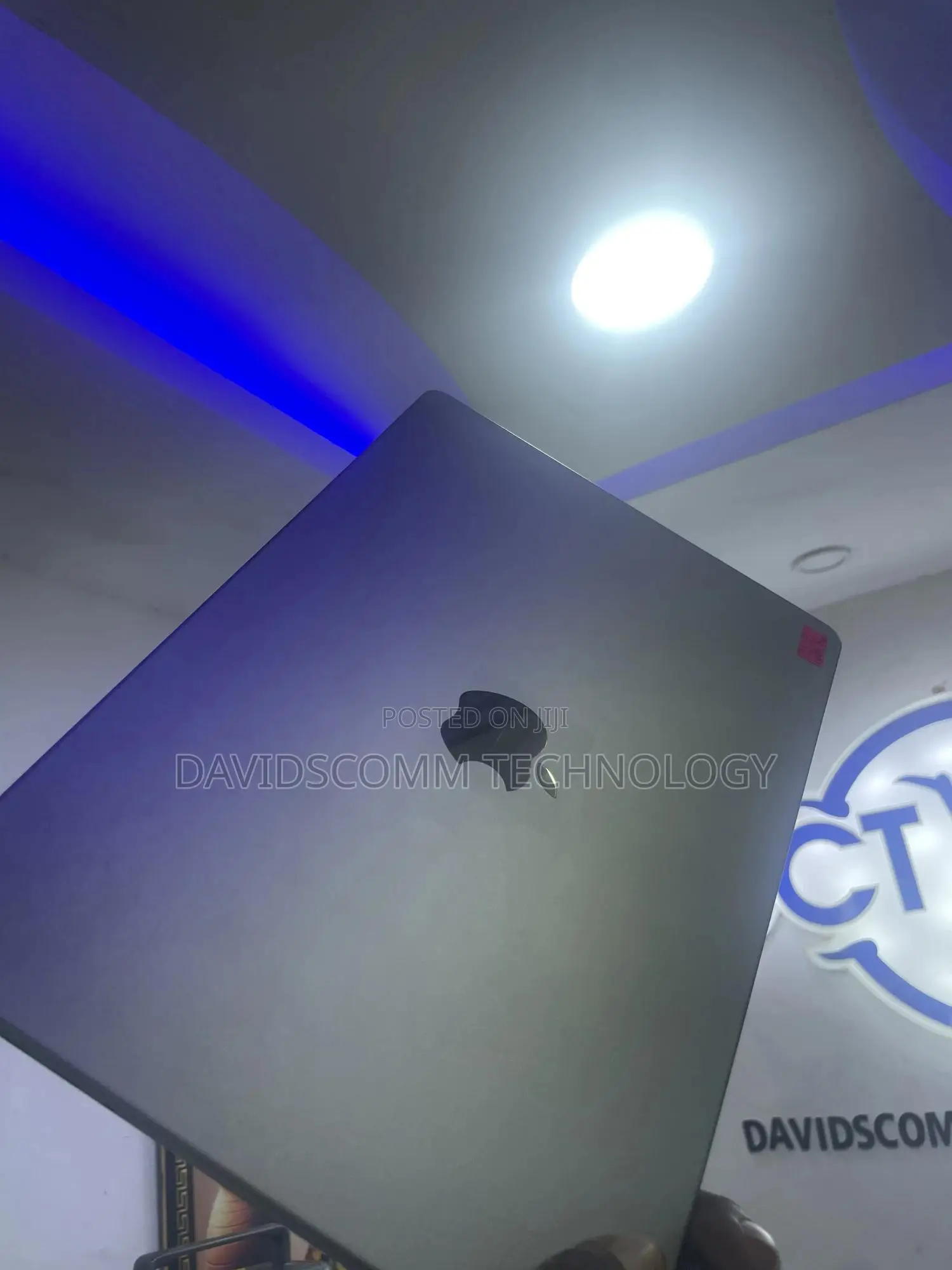 Laptop Apple MacBook Pro 2021 M1 16GB Apple M1 Pro SSD 512GB