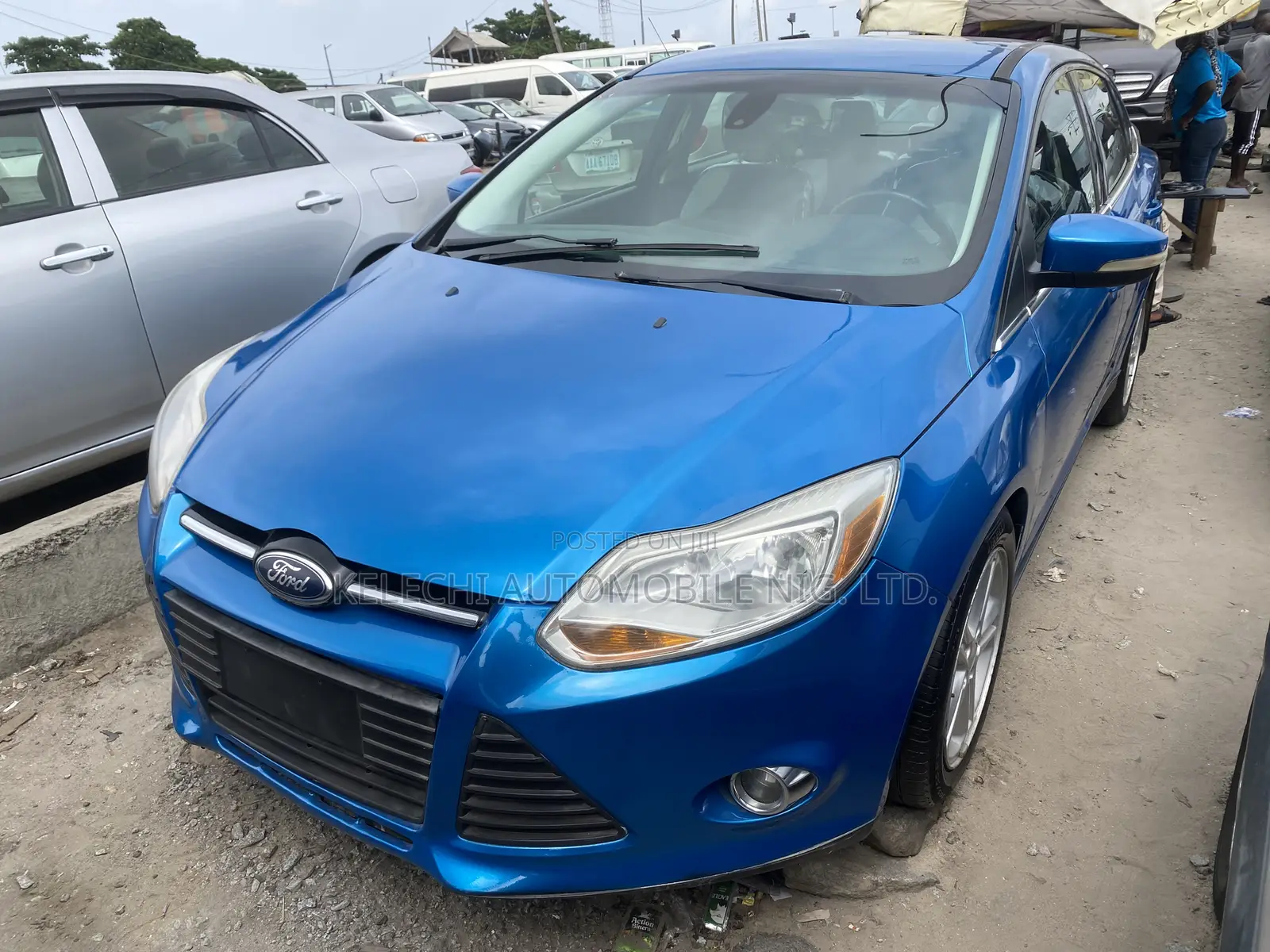 Ford Focus SE Sedan FWD (2.0L 4cyl 5M) 2013 Blue