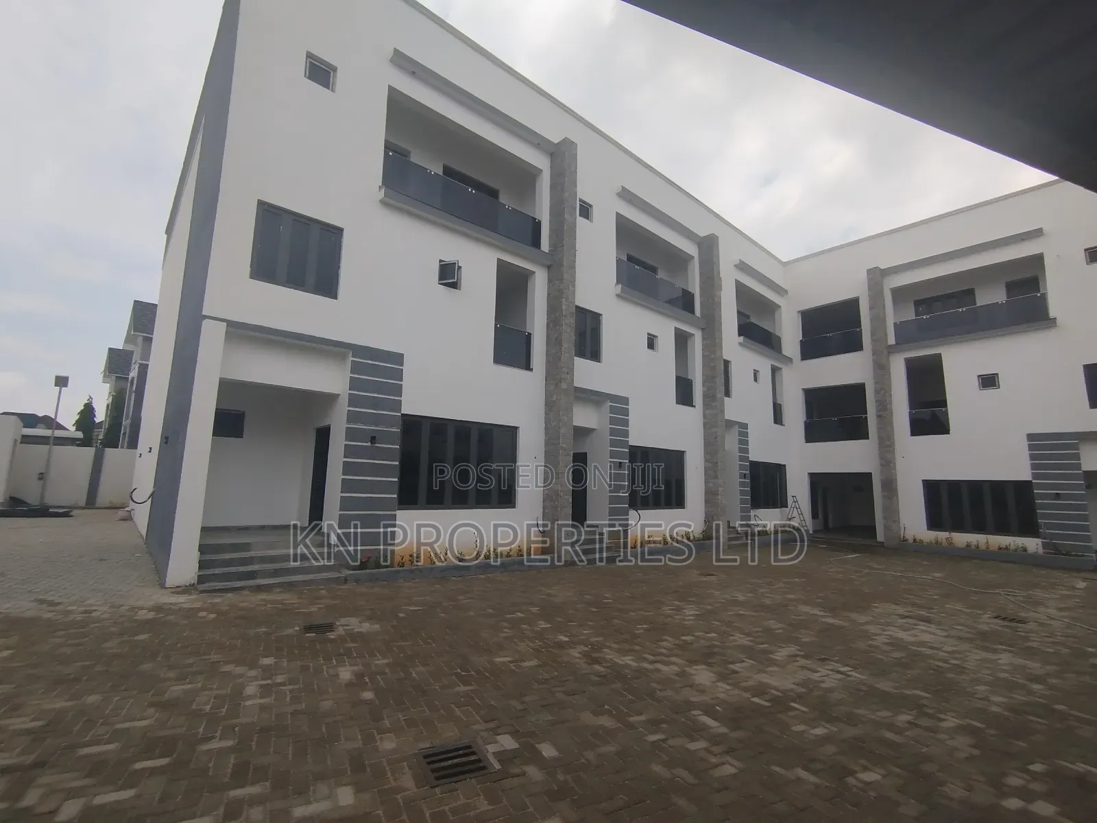 4bdrm Townhouse / Terrace in Durumi for rent