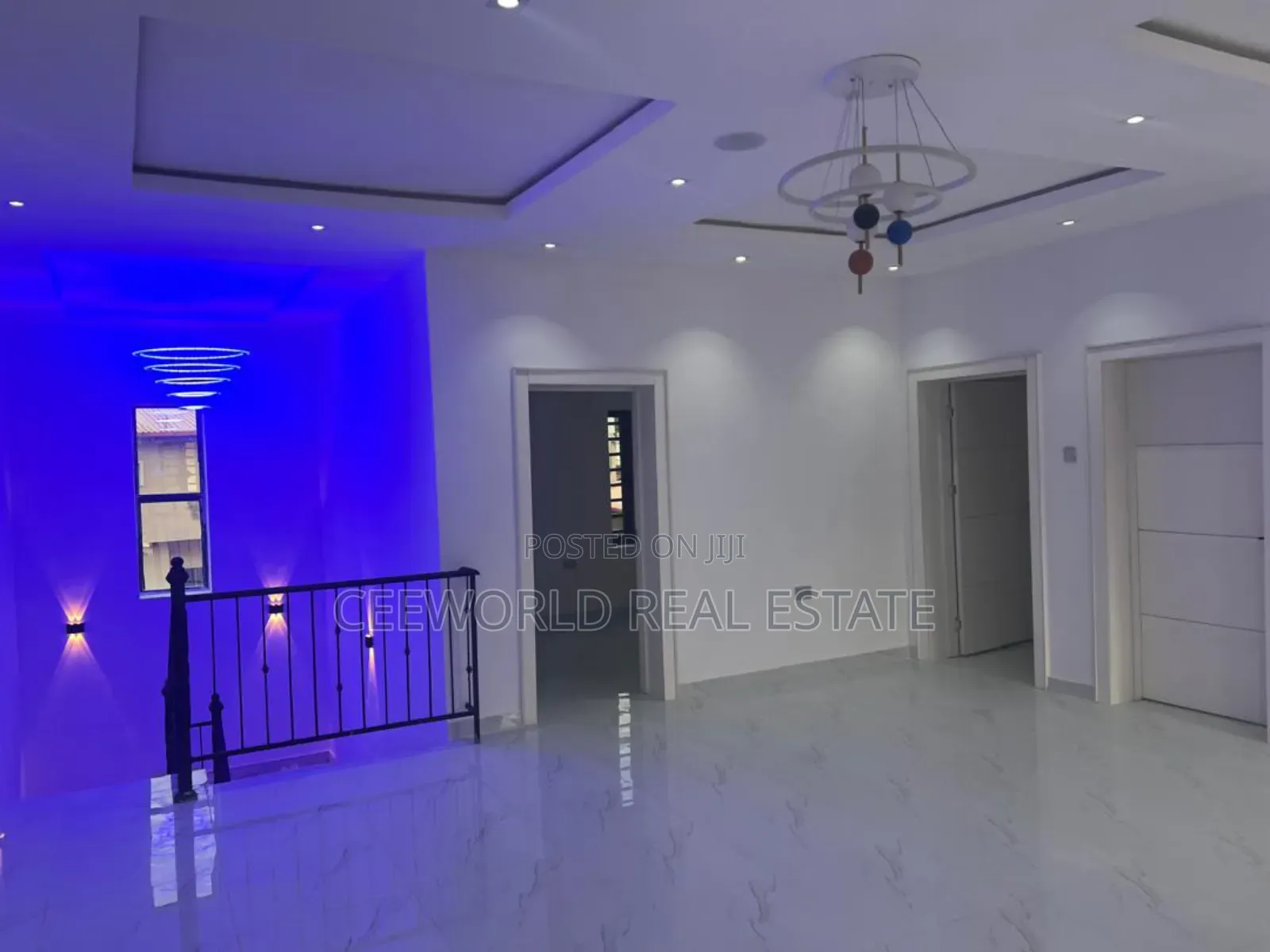 5bdrm Duplex in Oluyole Estate, Blue for sale