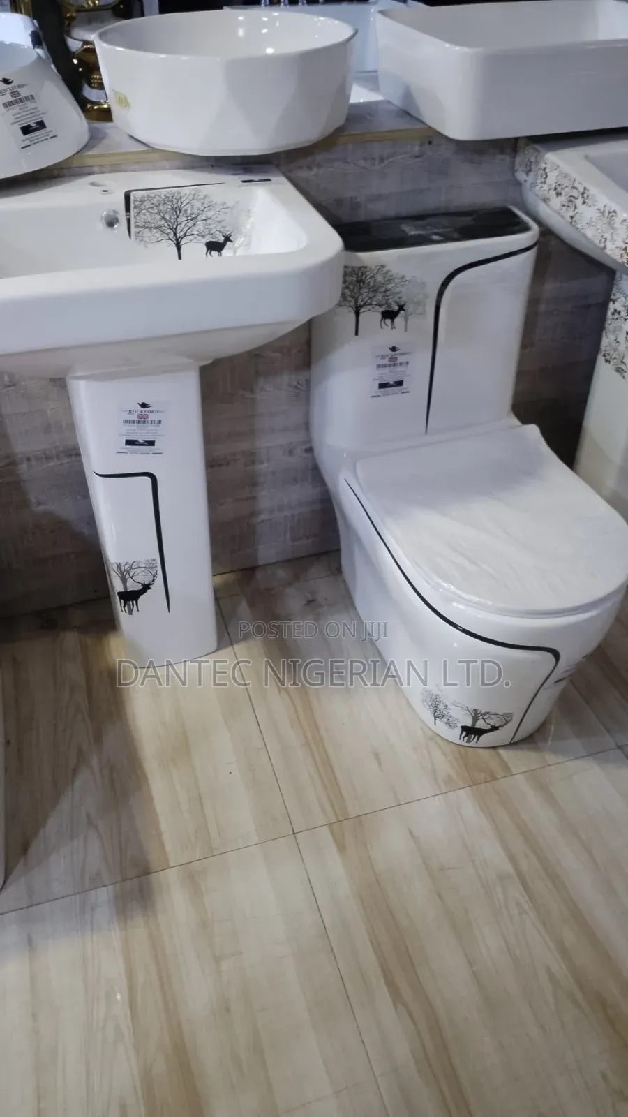 Masters Wc and Wash Hand Basin