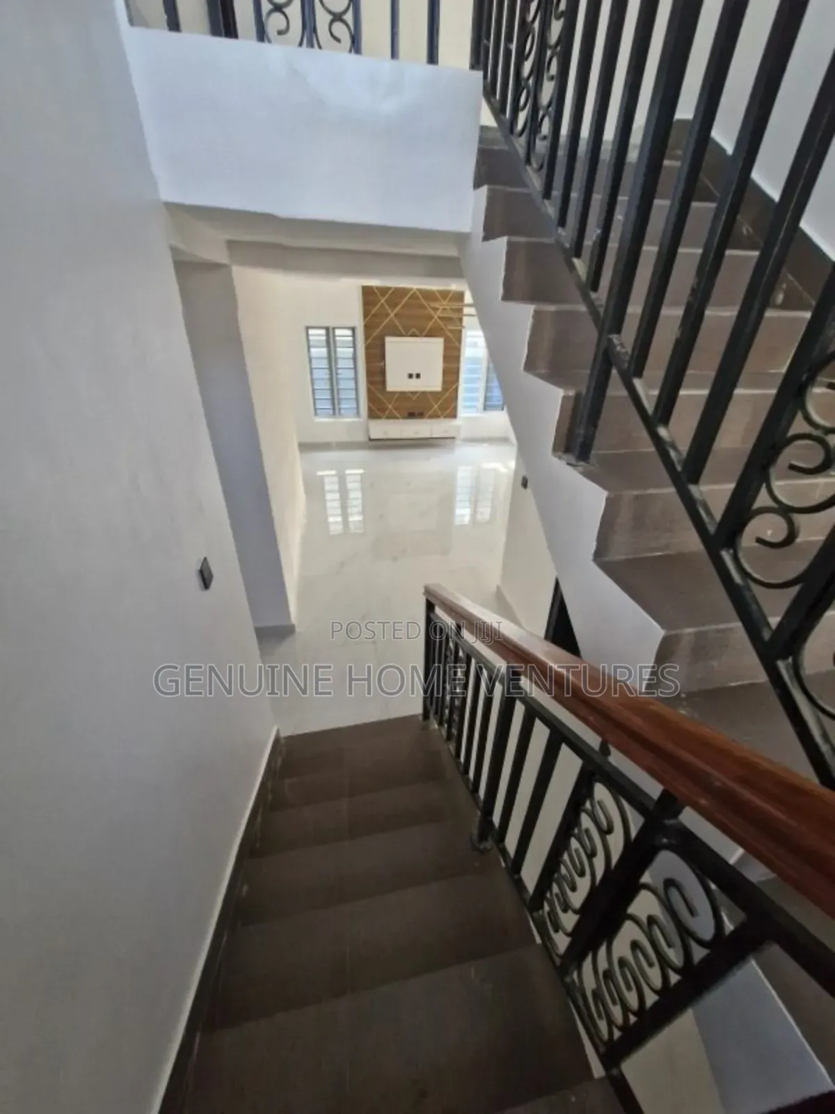 5bdrm Duplex in Ilasan for sale
