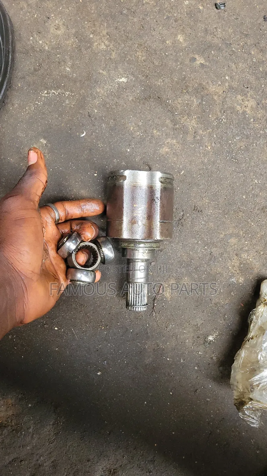Shaft Cup and Bearing Nissan Tiida 2008