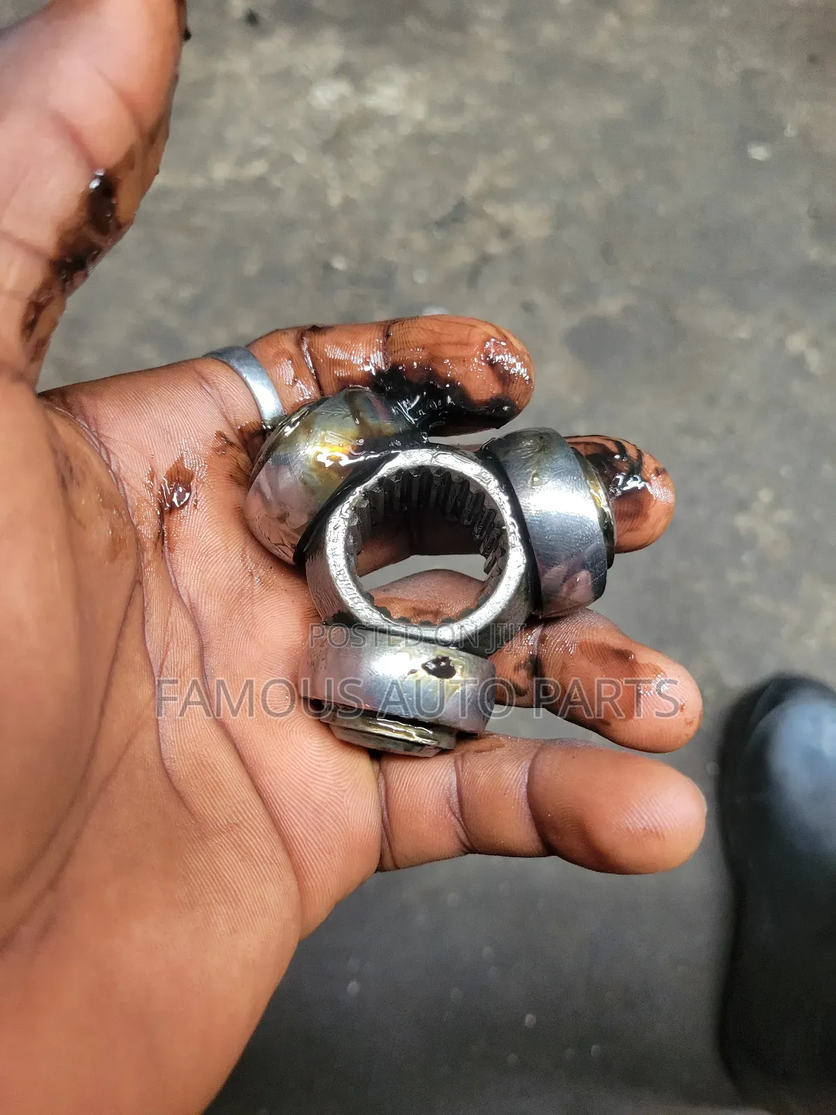 Shaft Cup and Bearing Nissan Tiida 2008