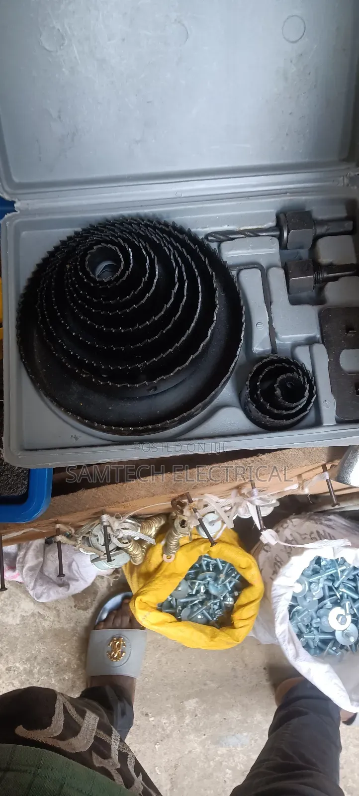 Complete Set of P.O.P Hole Cutter