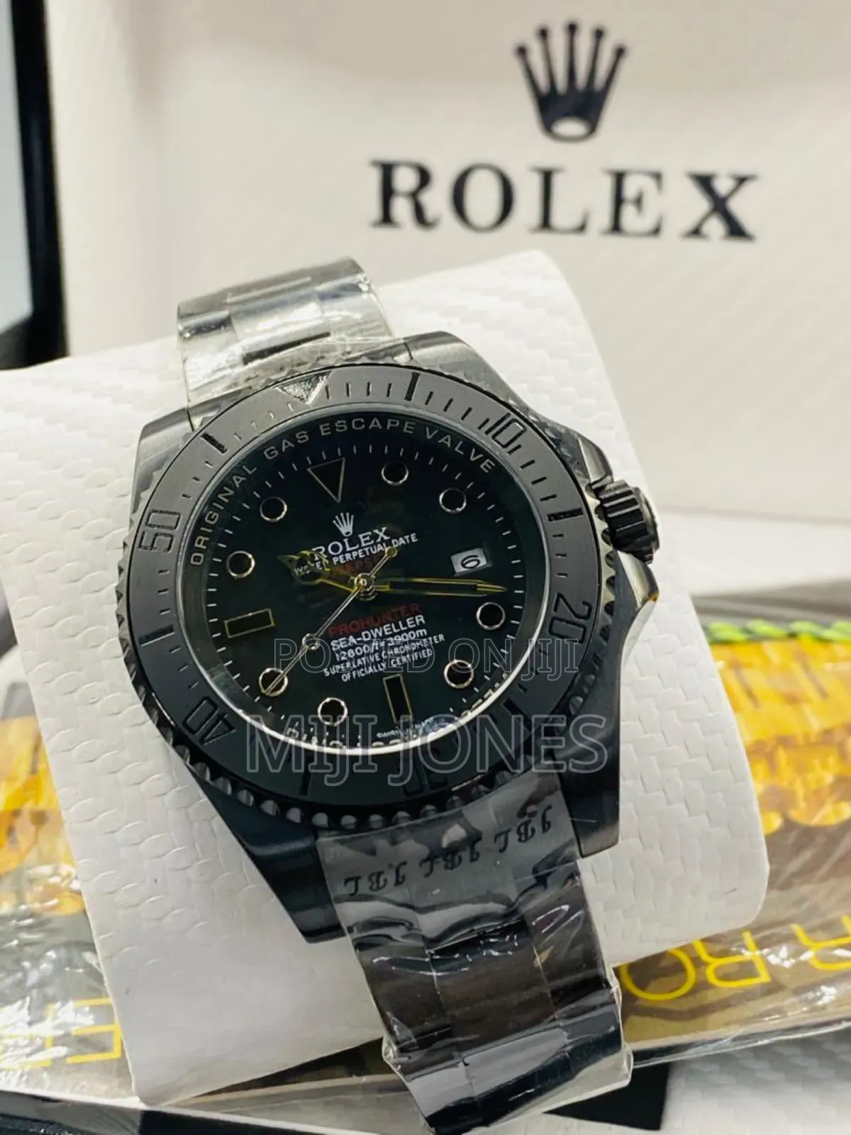 "Pro Hunter Style: Replica Rolex Sea Dweller Black Watch"
