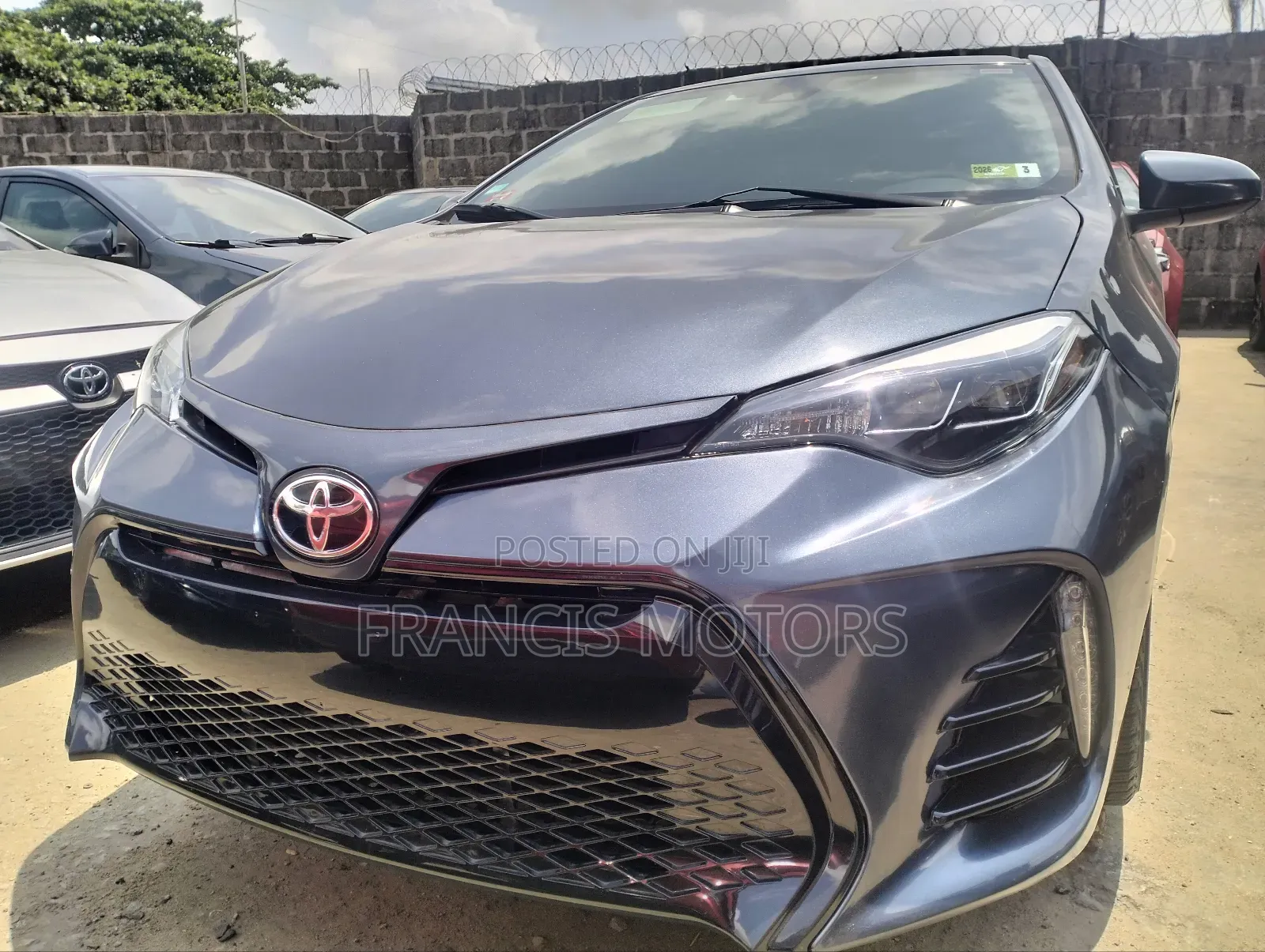 Toyota Corolla LE (1.8L 4cyl 2A) 2018 Gray