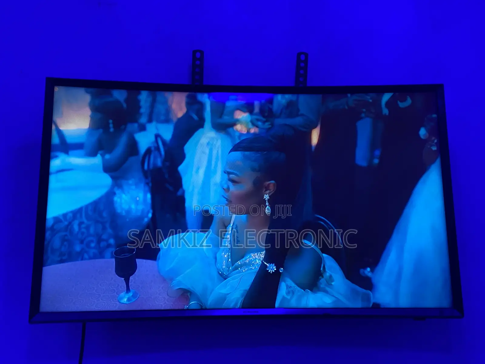 Samsung Smart Curved Tv 32 Inches With Free Netflix